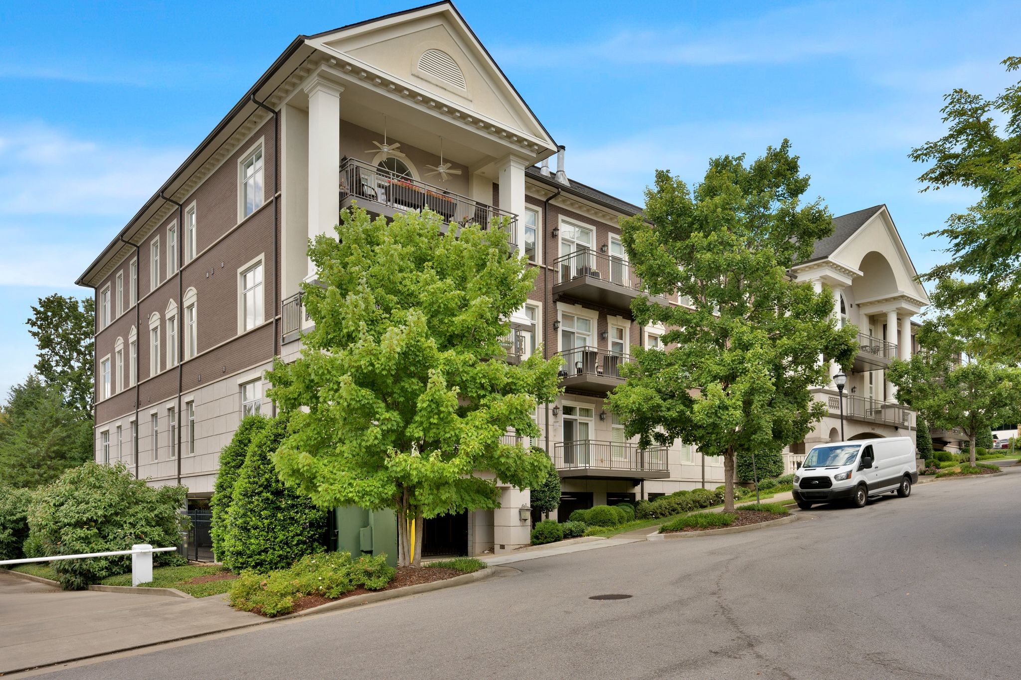 2411 Crestmoor Rd Unit: 3