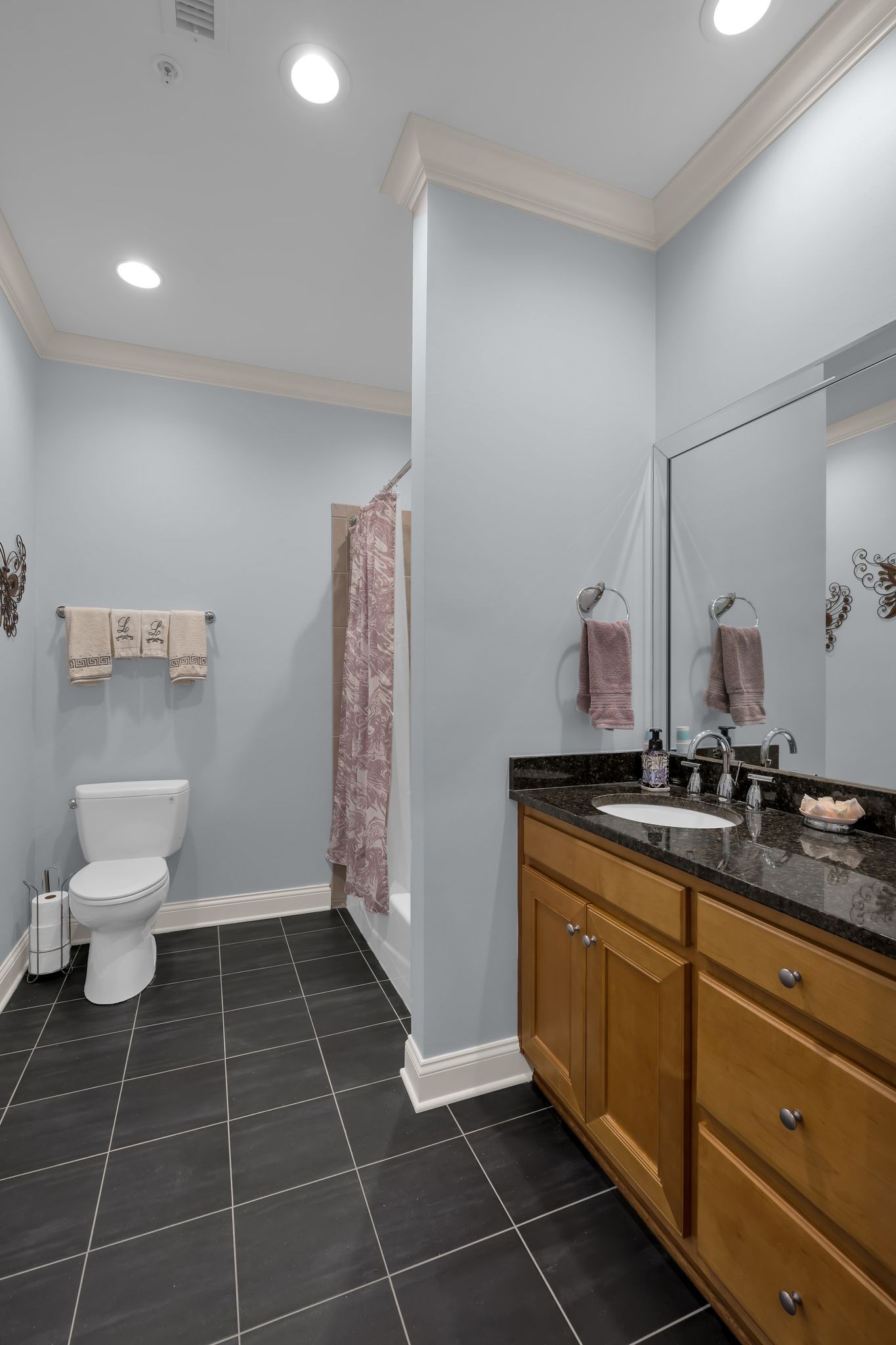 2411 Crestmoor Rd Unit: 3