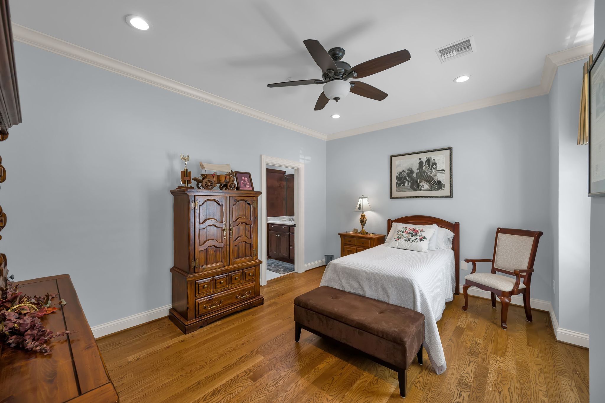2411 Crestmoor Rd Unit: 3