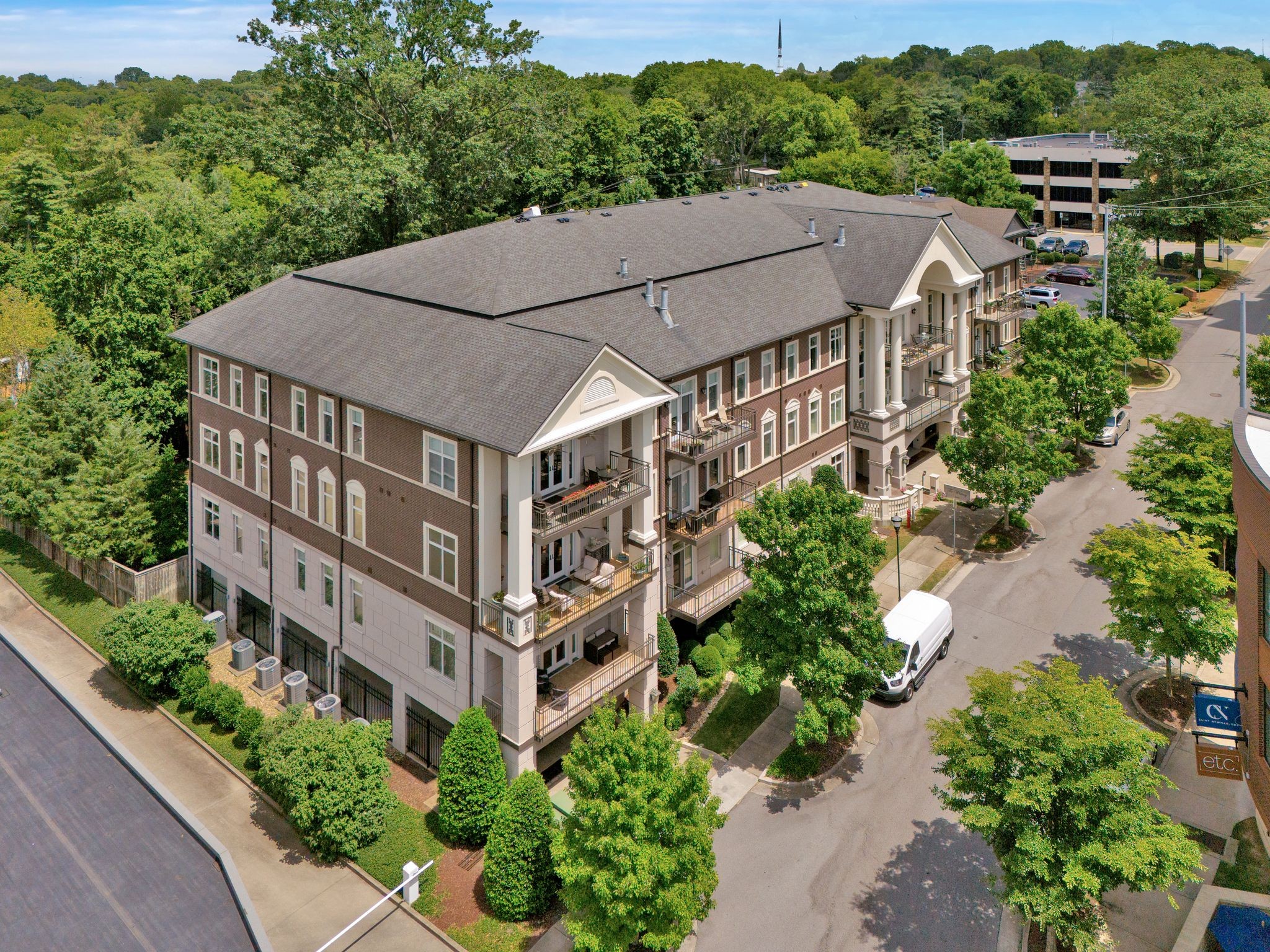 2411 Crestmoor Rd Unit: 3