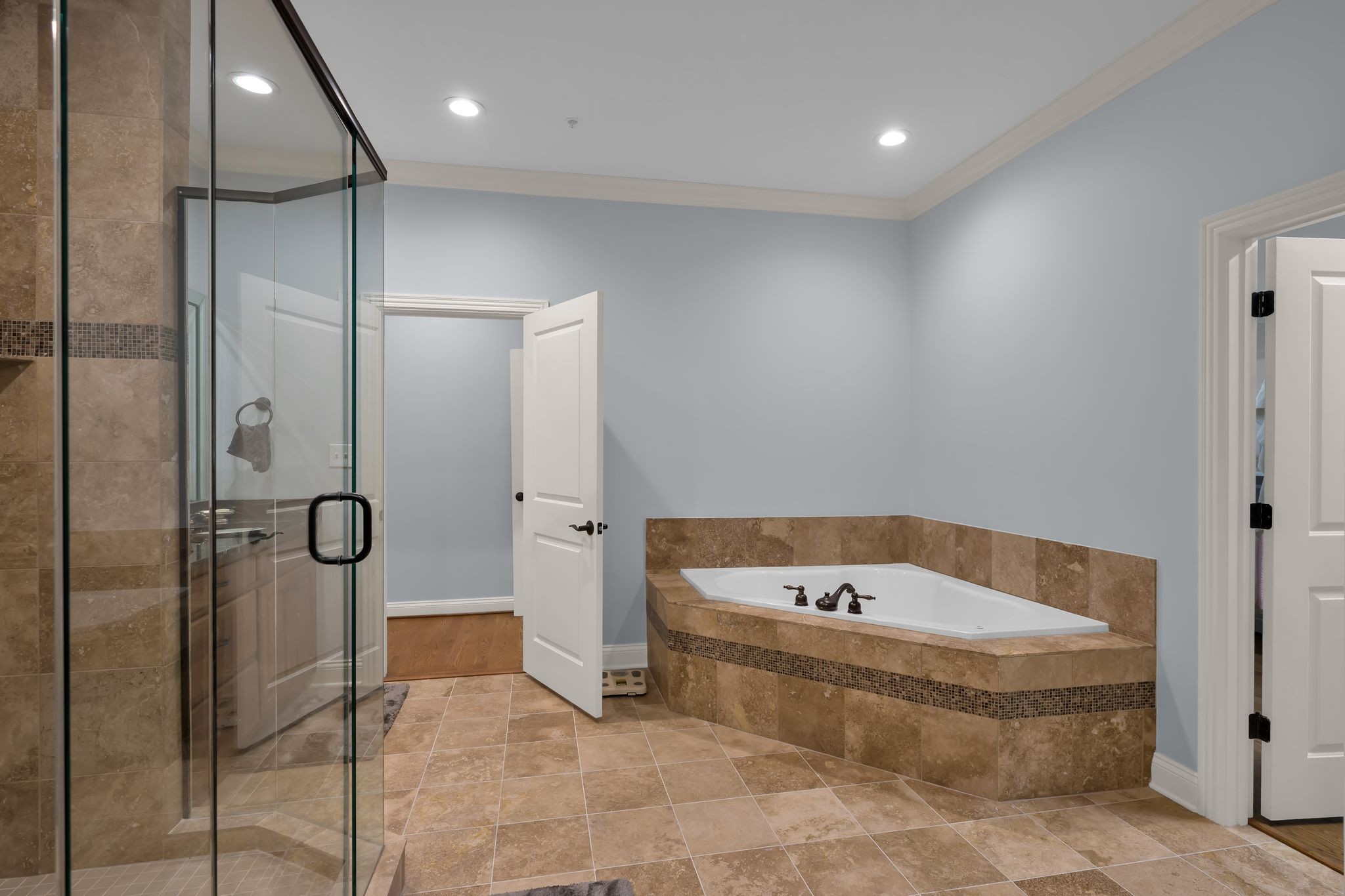 2411 Crestmoor Rd Unit: 3