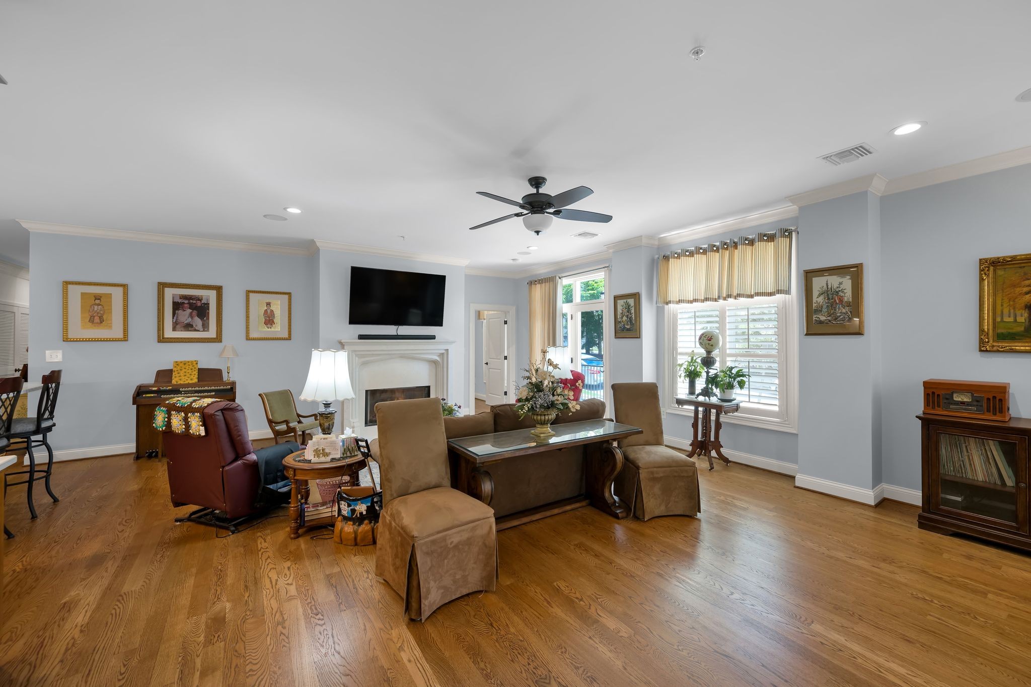 2411 Crestmoor Rd Unit: 3