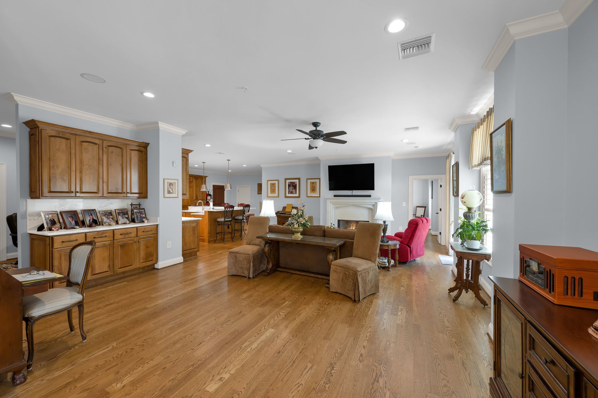 2411 Crestmoor Rd Unit: 3