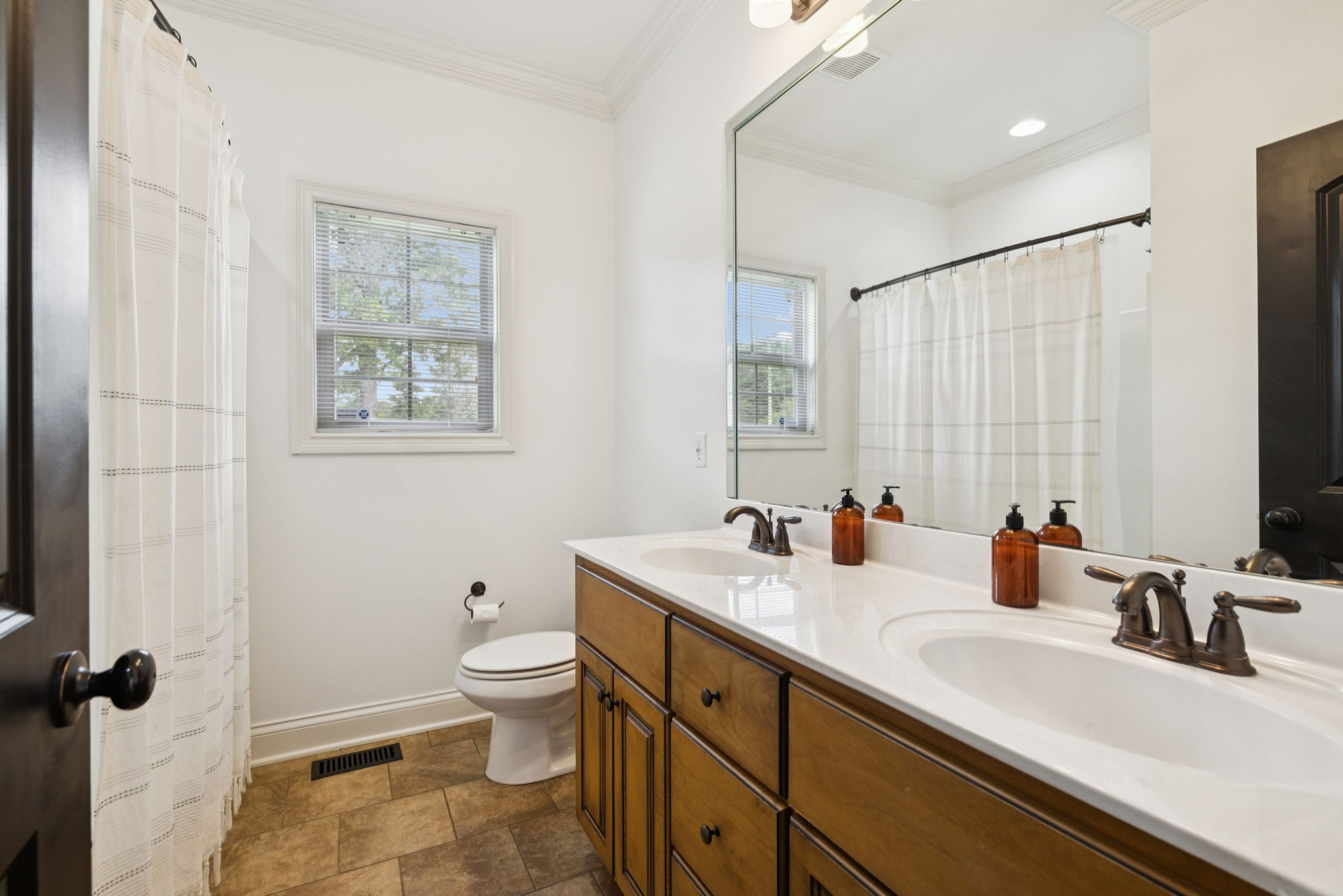102 Stonefield Dr