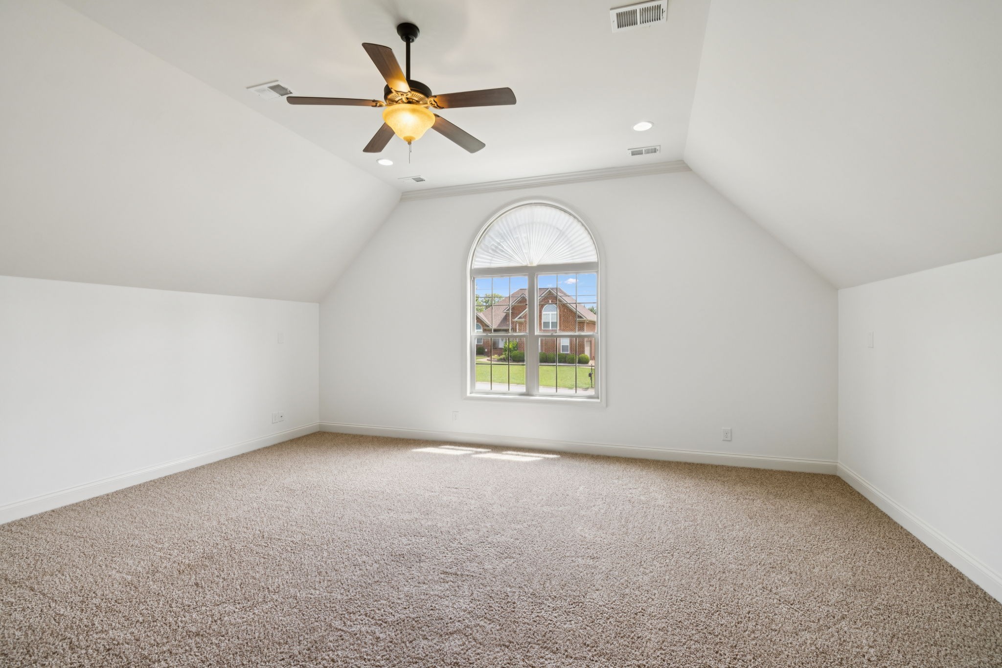 102 Stonefield Dr