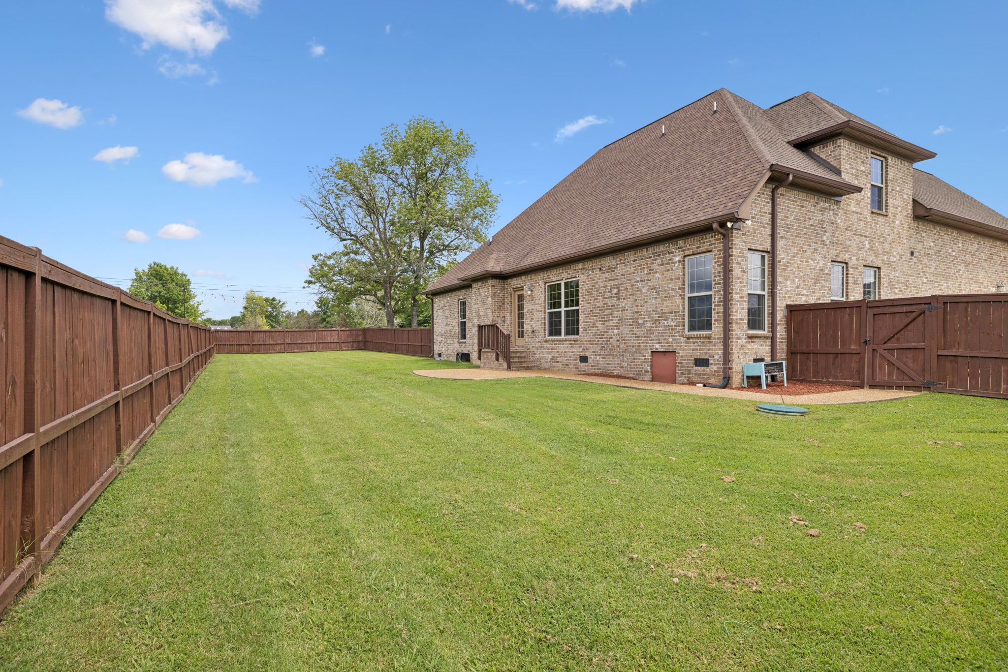 102 Stonefield Dr
