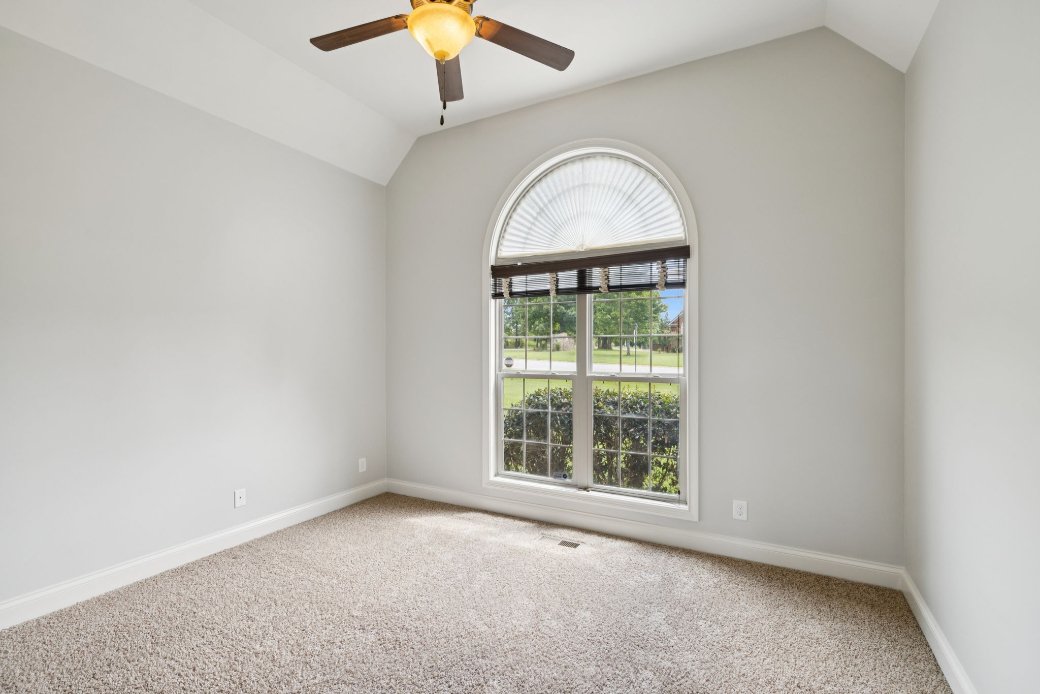 102 Stonefield Dr