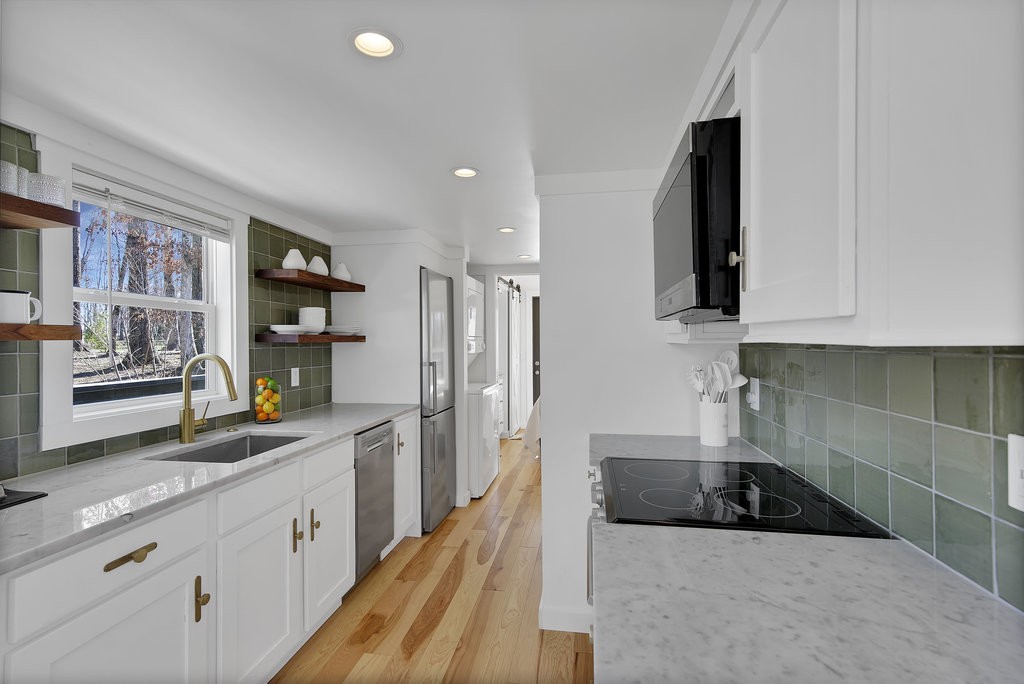 216 Waters Edge Way