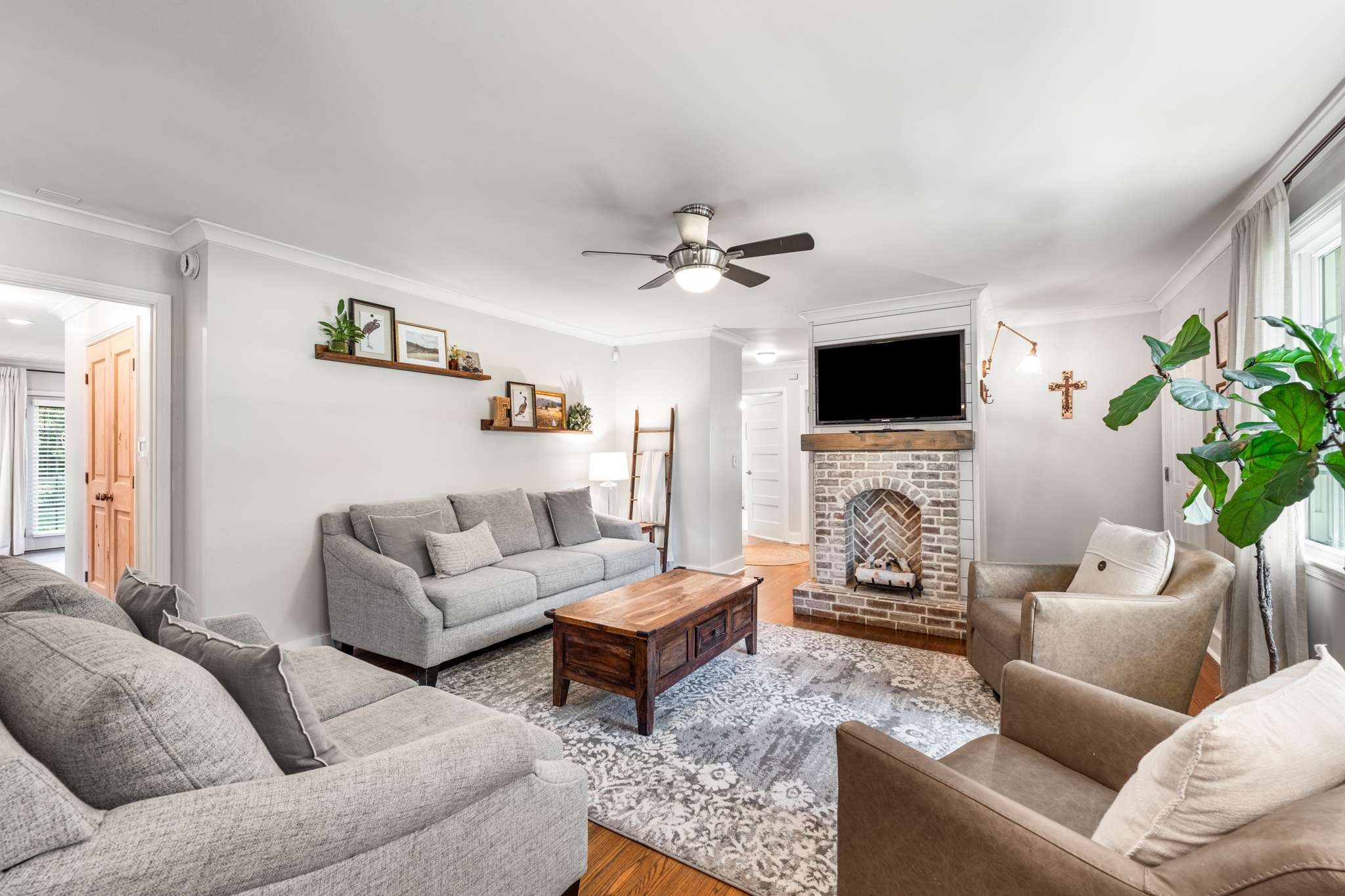5228 Trousdale Dr