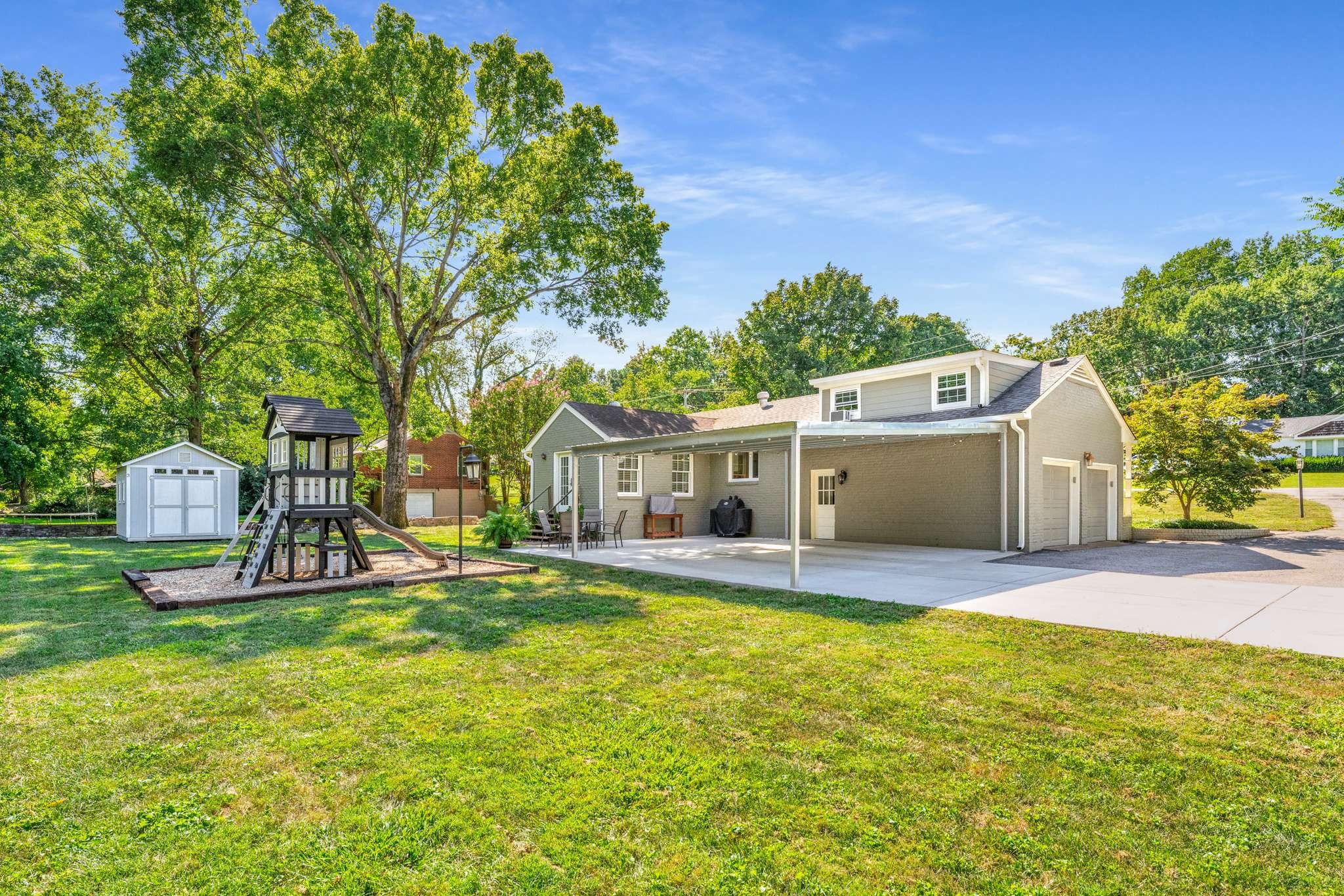 5228 Trousdale Dr
