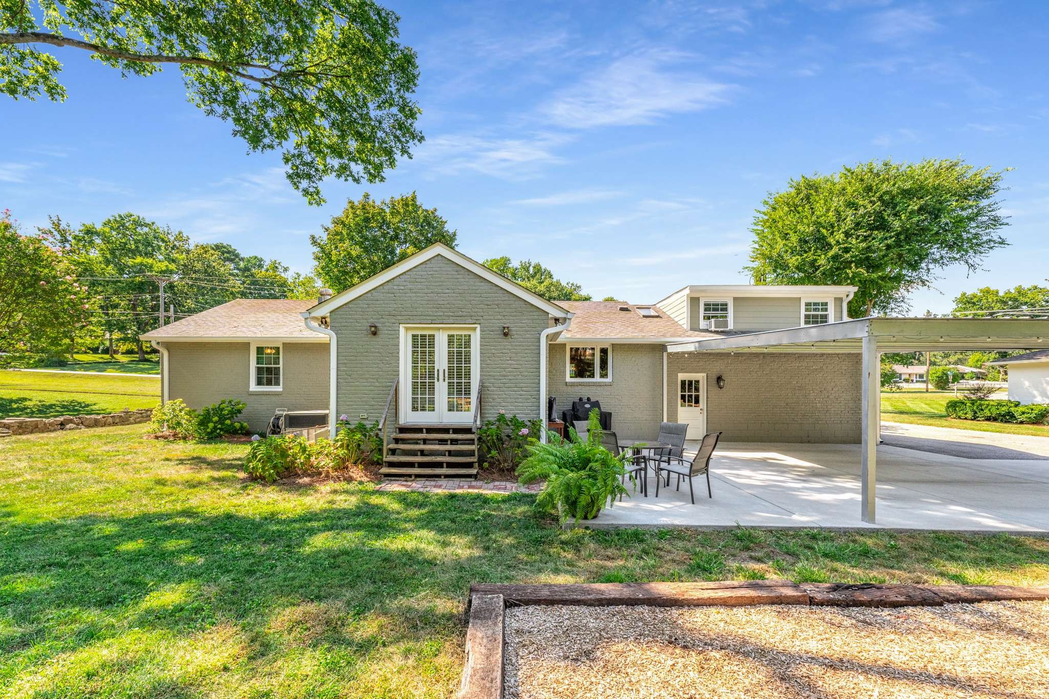 5228 Trousdale Dr