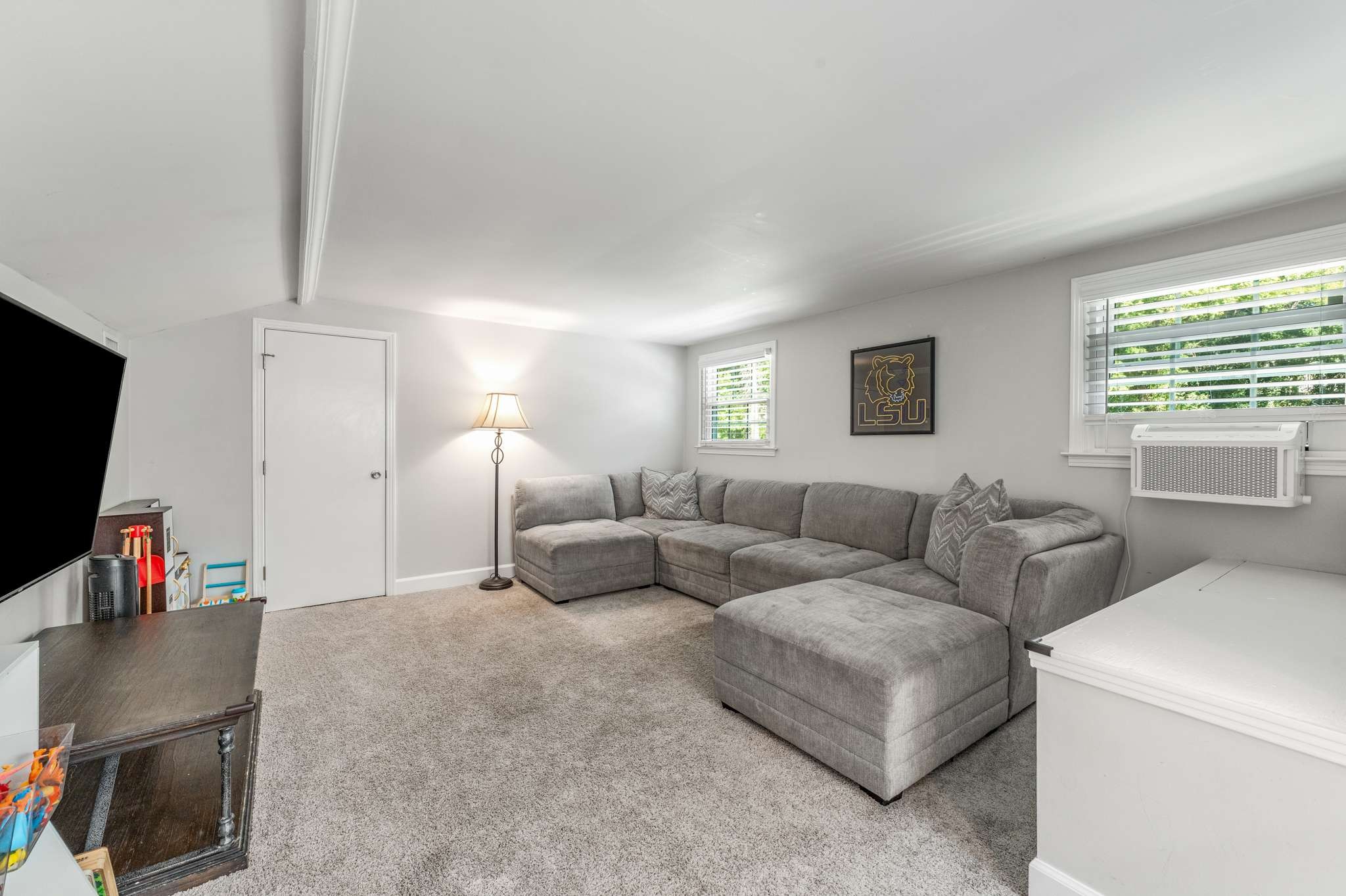 5228 Trousdale Dr