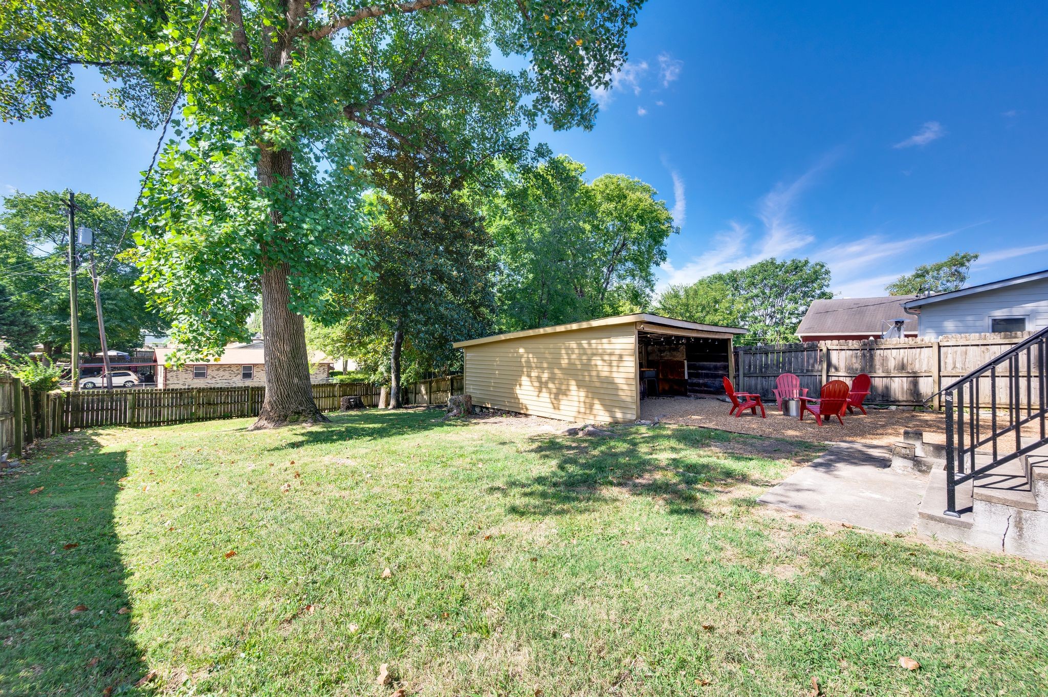 914 W Eastland Ave