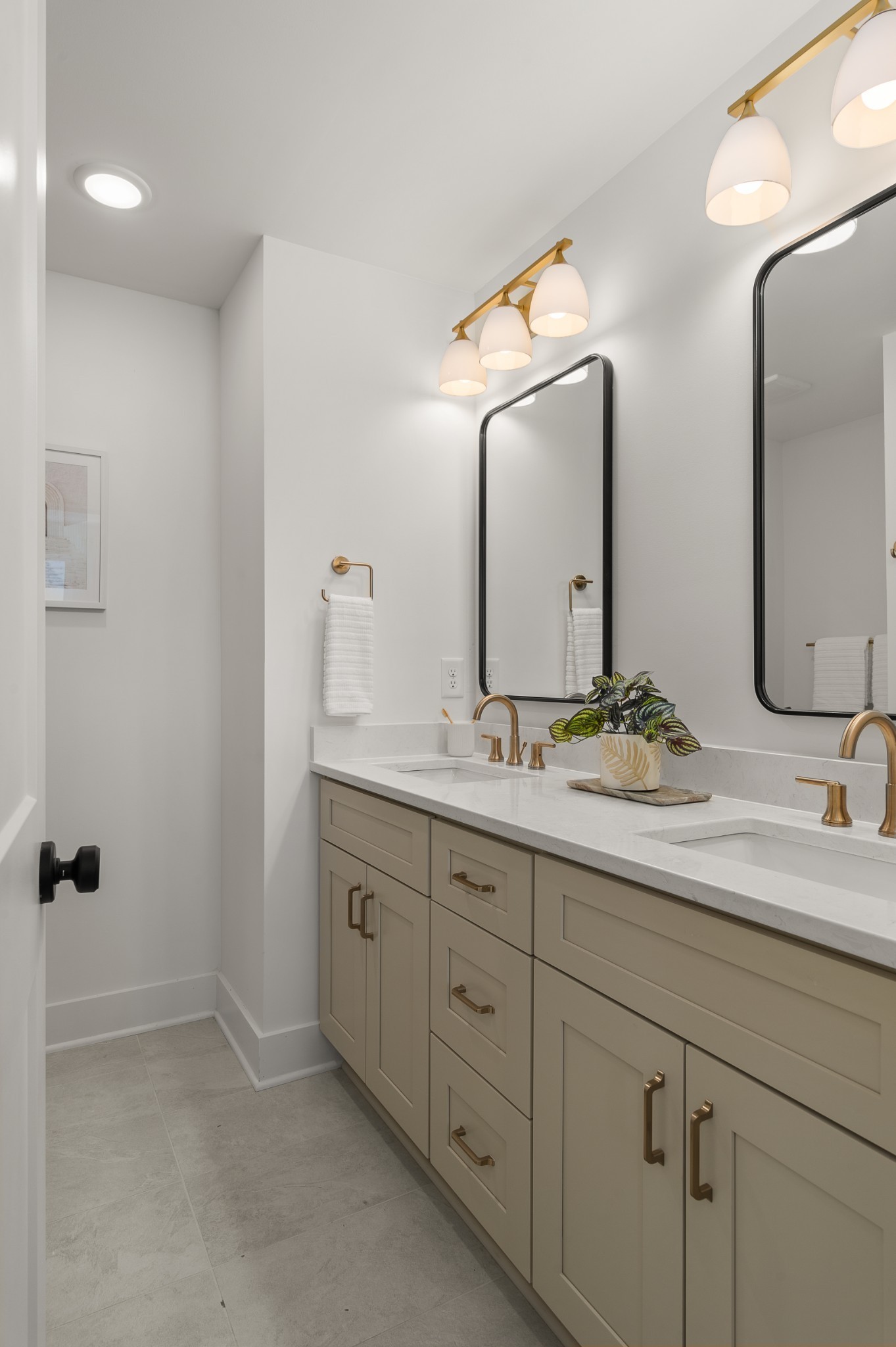 504 Edwin St Unit: 25