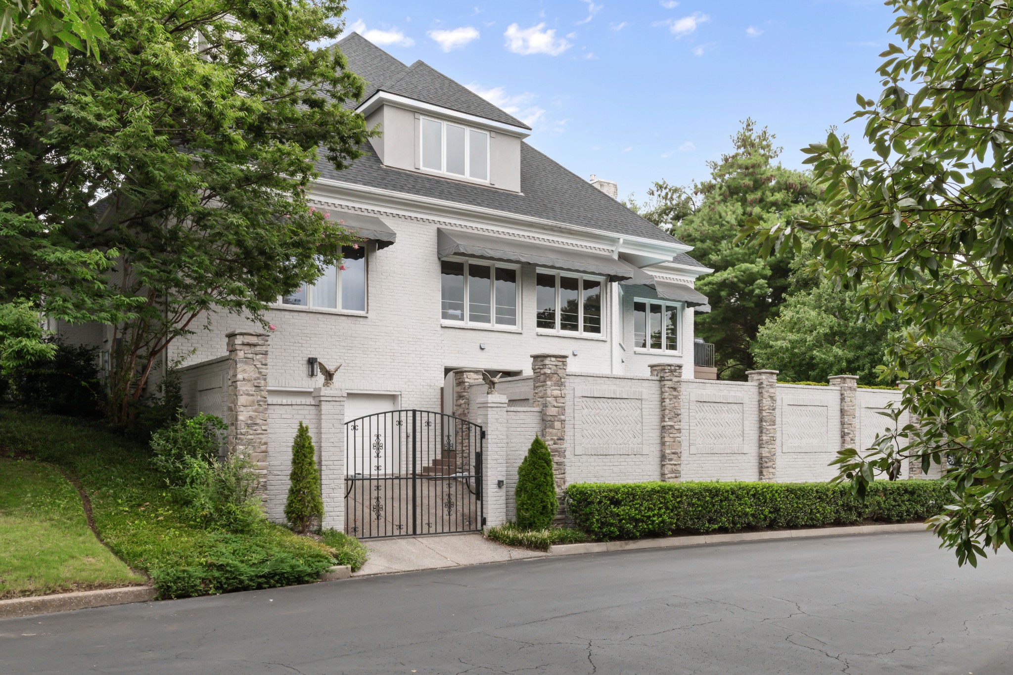 1 Warwick Ln