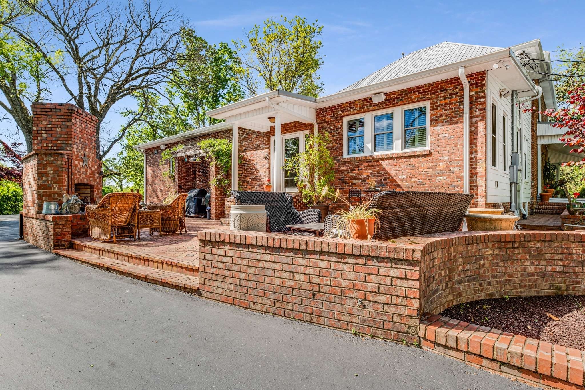 405 Webb Rd, W