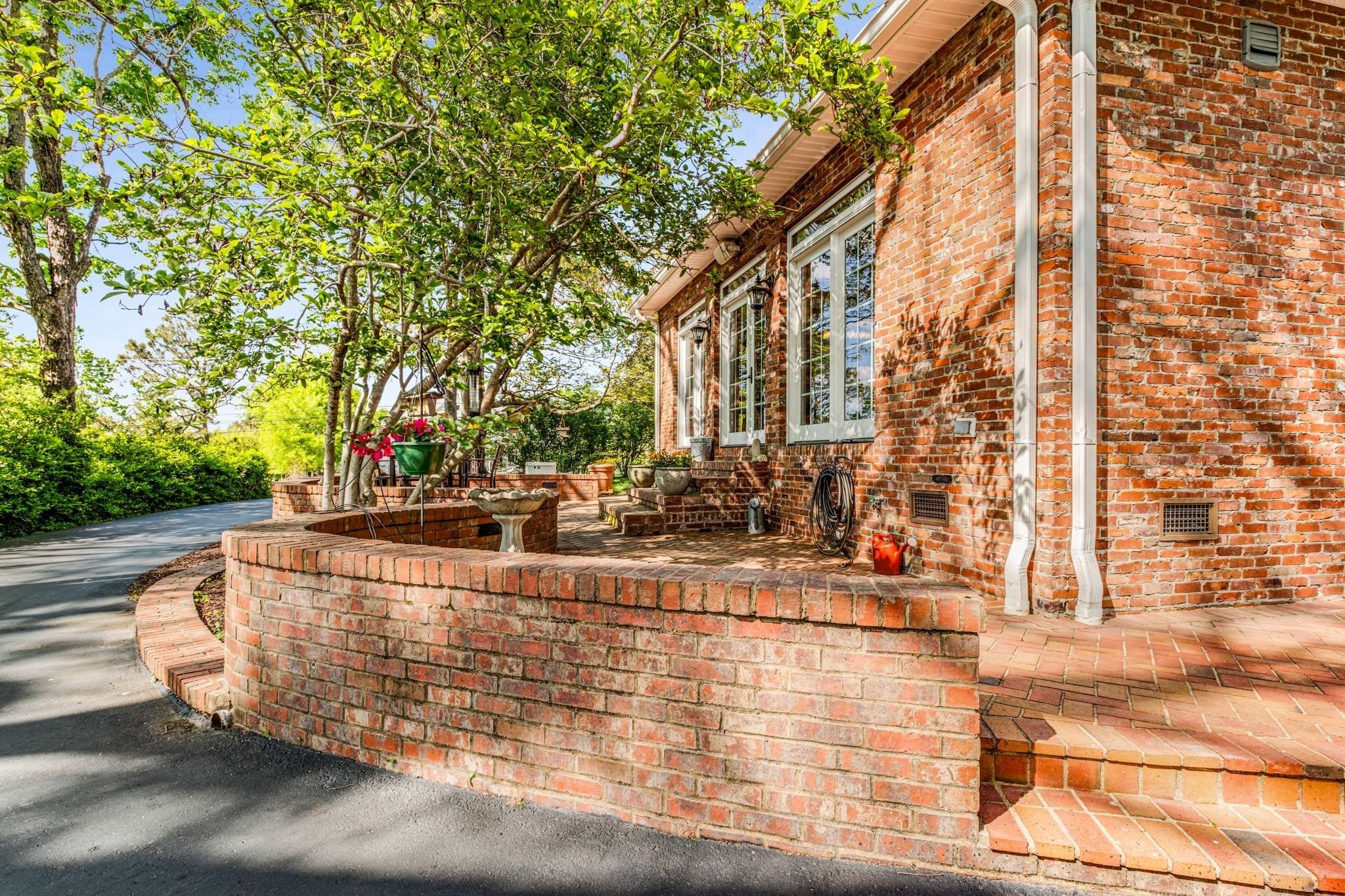 405 Webb Rd, W
