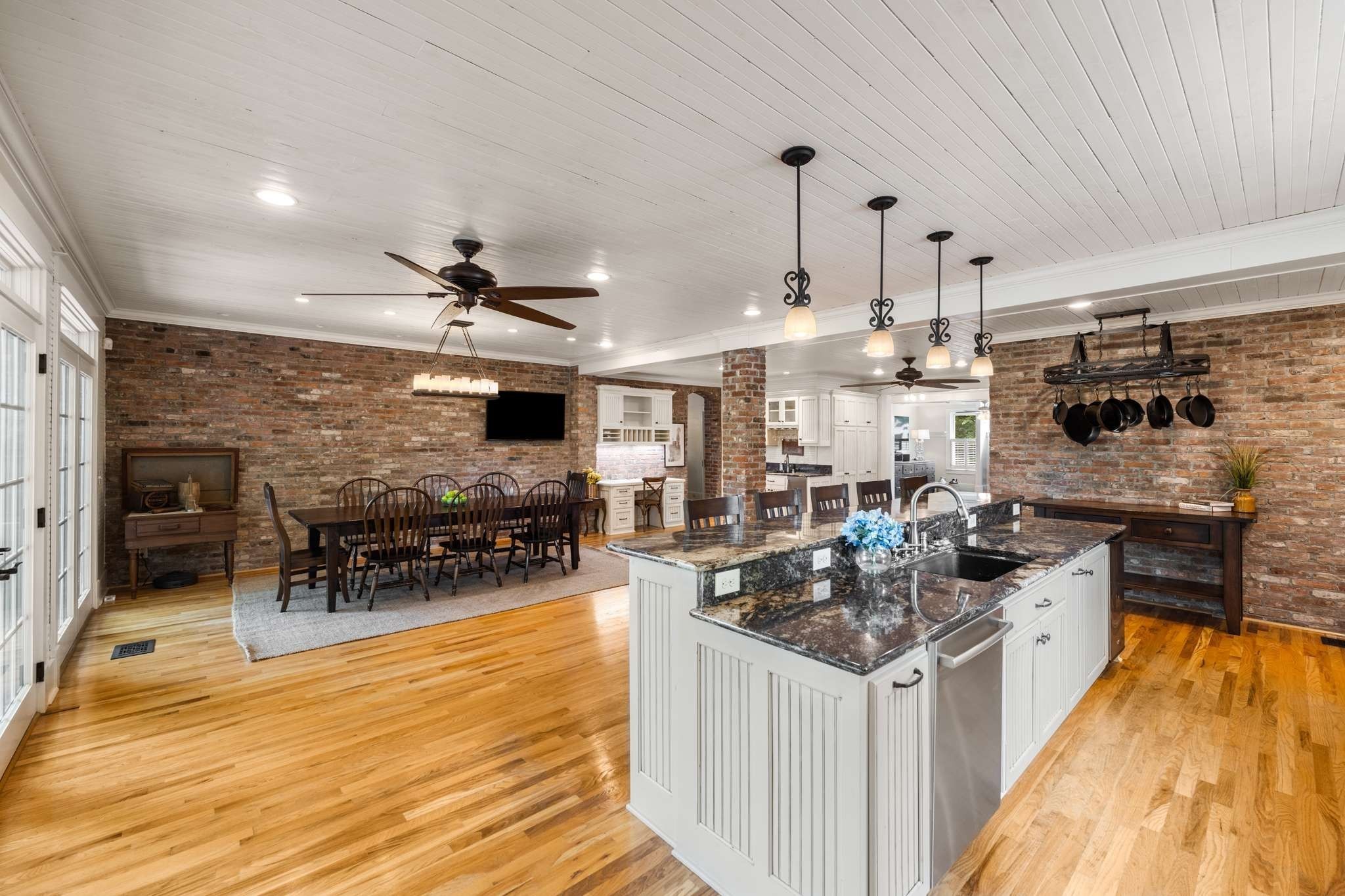 405 Webb Rd, W