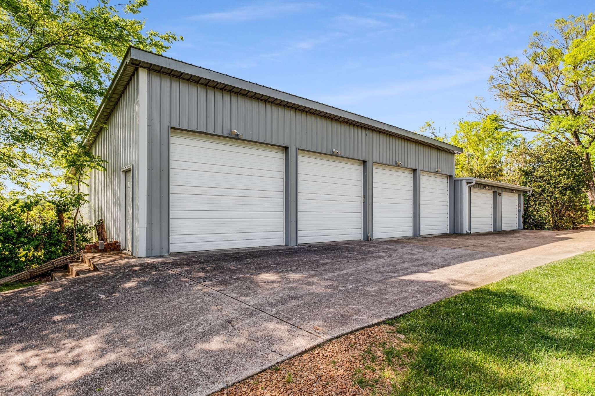 405 Webb Rd, W
