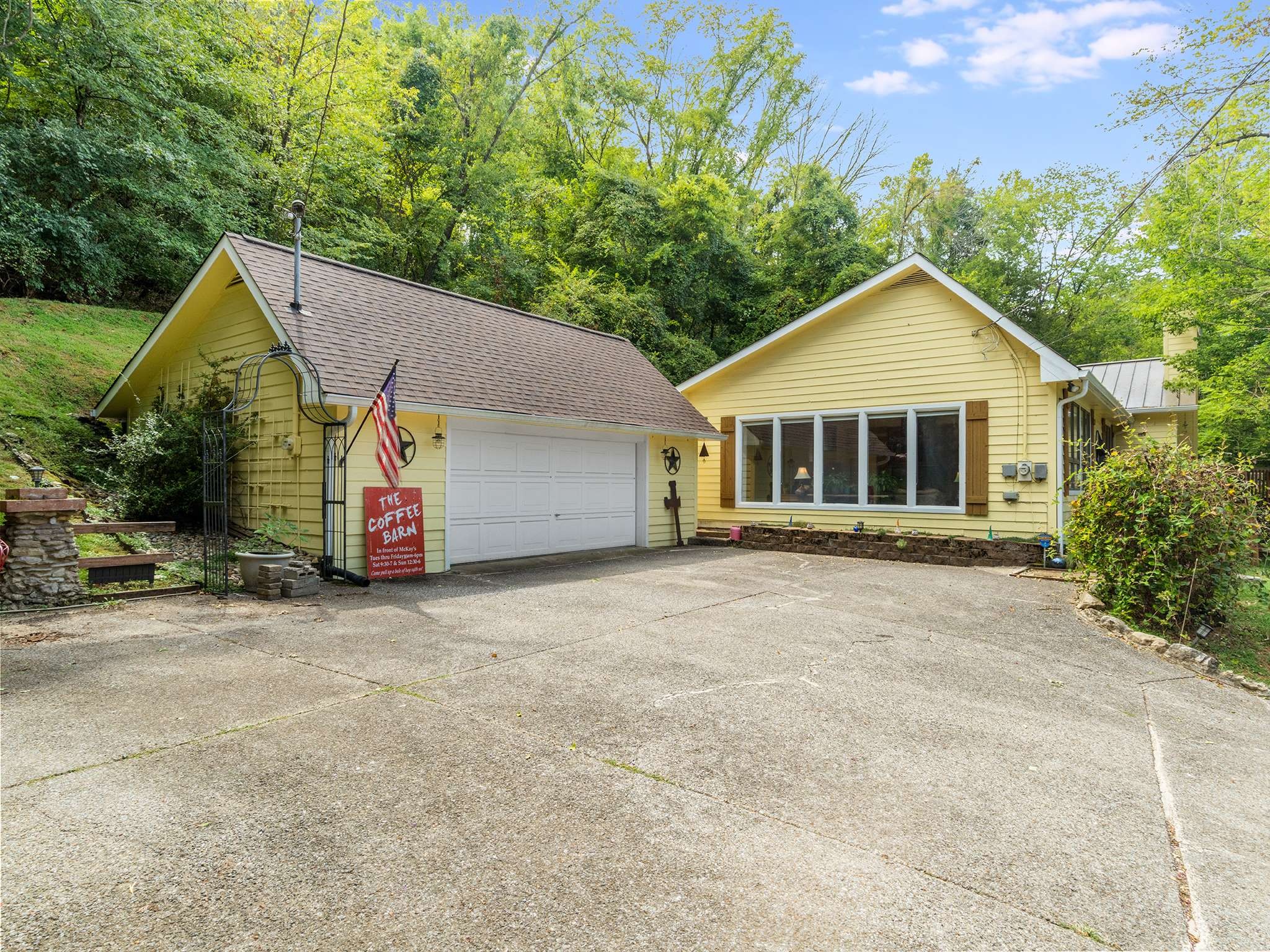 2145 S Berrys Chapel Ct