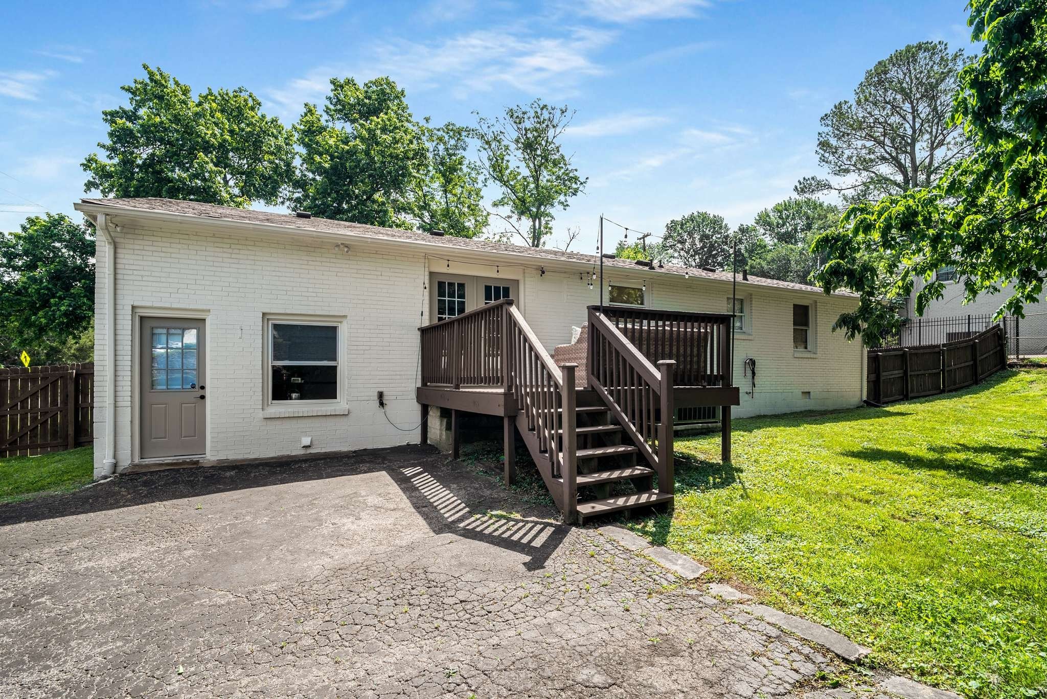 617 Whispering Hills Dr
