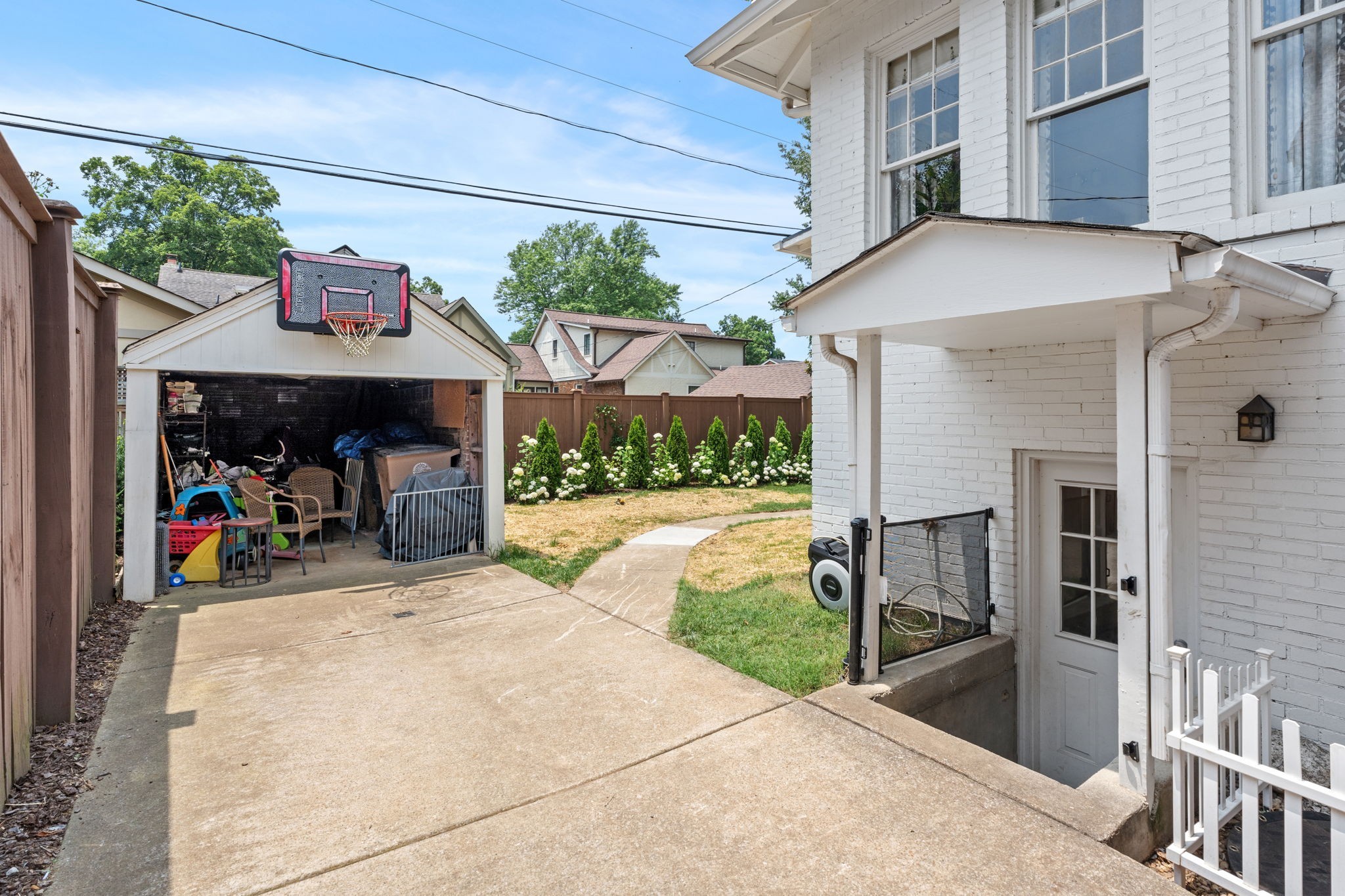 229 Lauderdale Rd