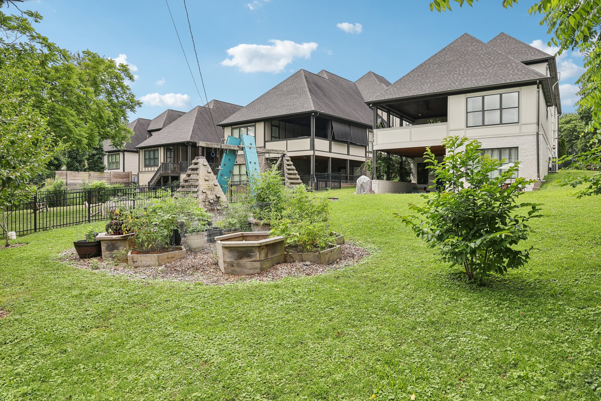 4016 Albert Dr