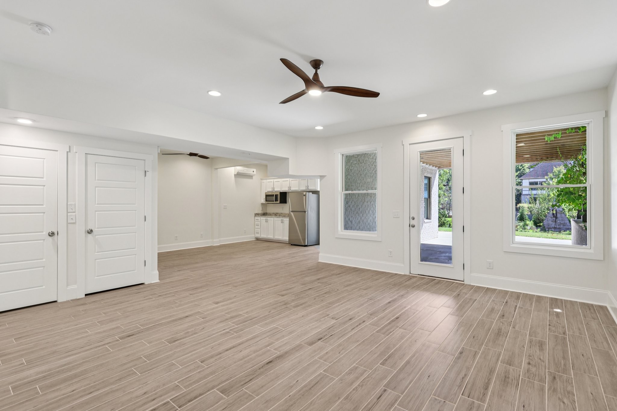 4016 Albert Dr