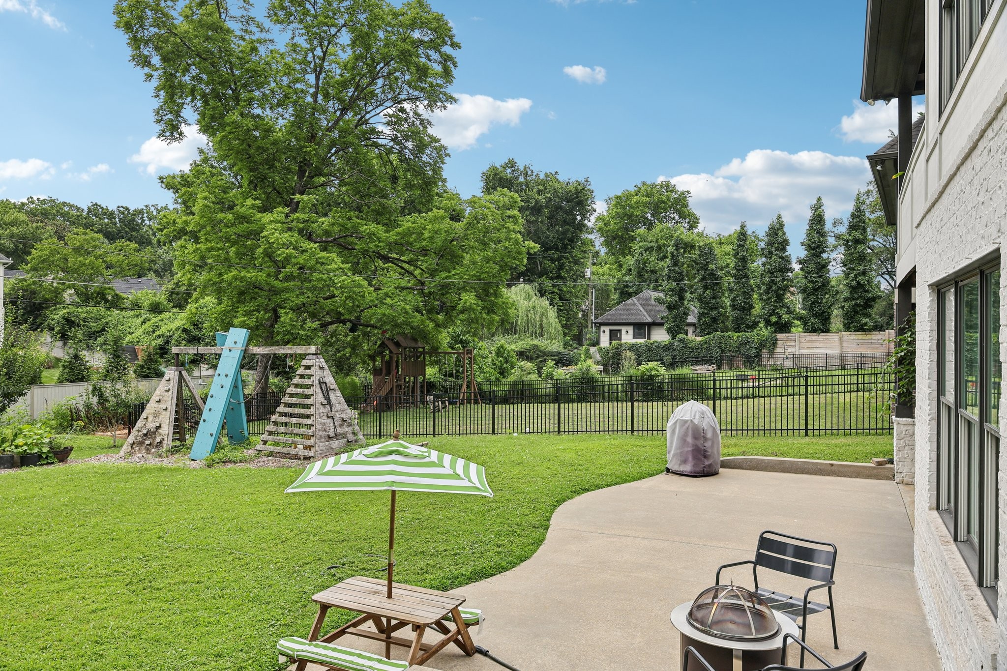 4016 Albert Dr