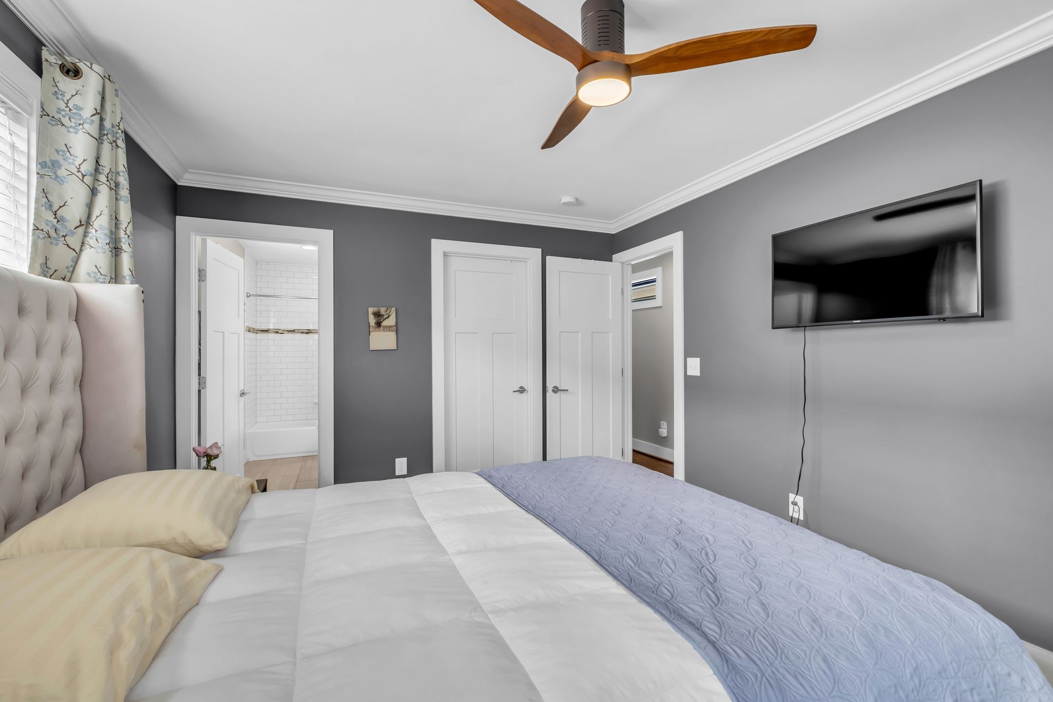 6008A California Avenue