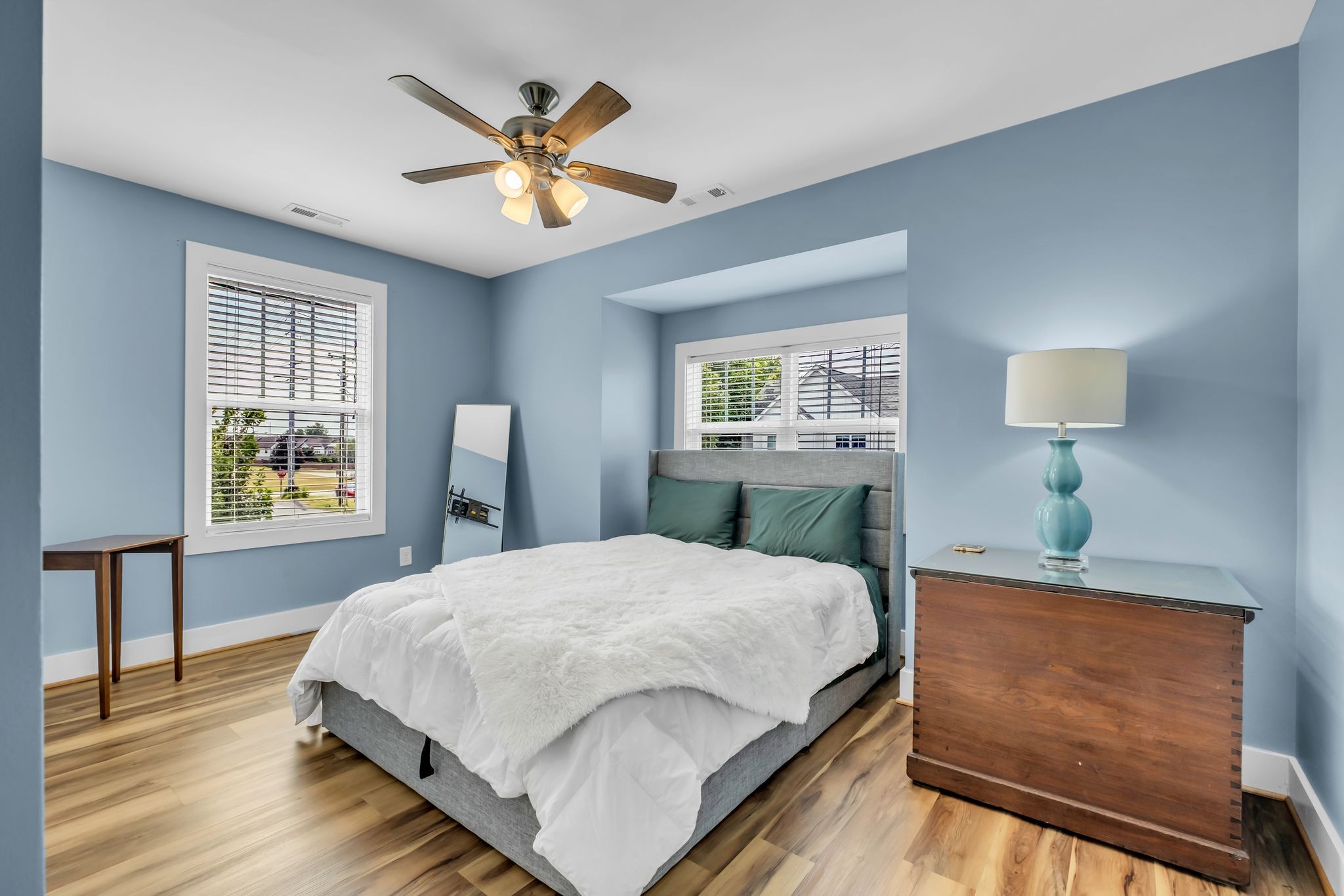 6008A California Avenue