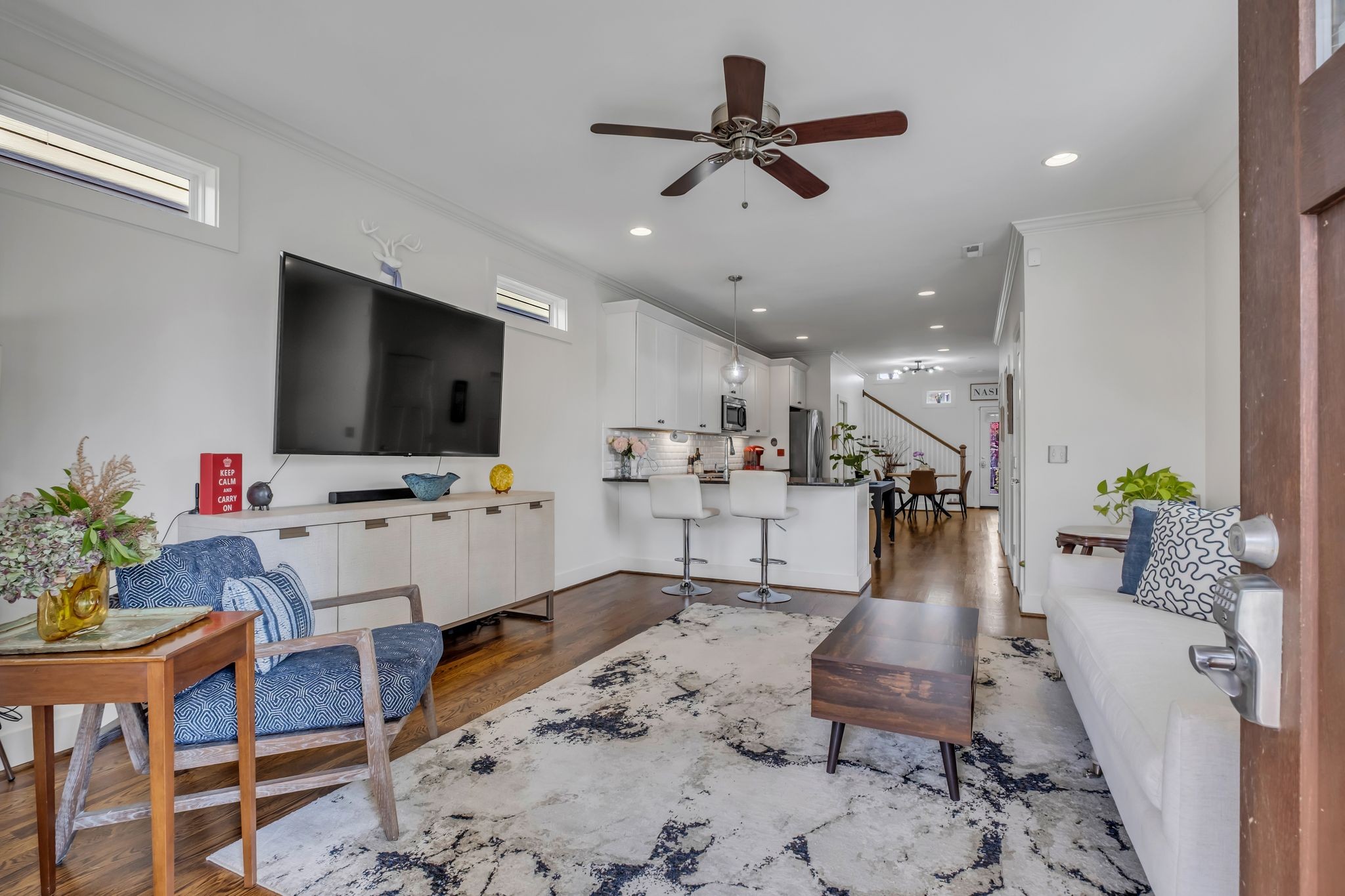 6008A California Avenue