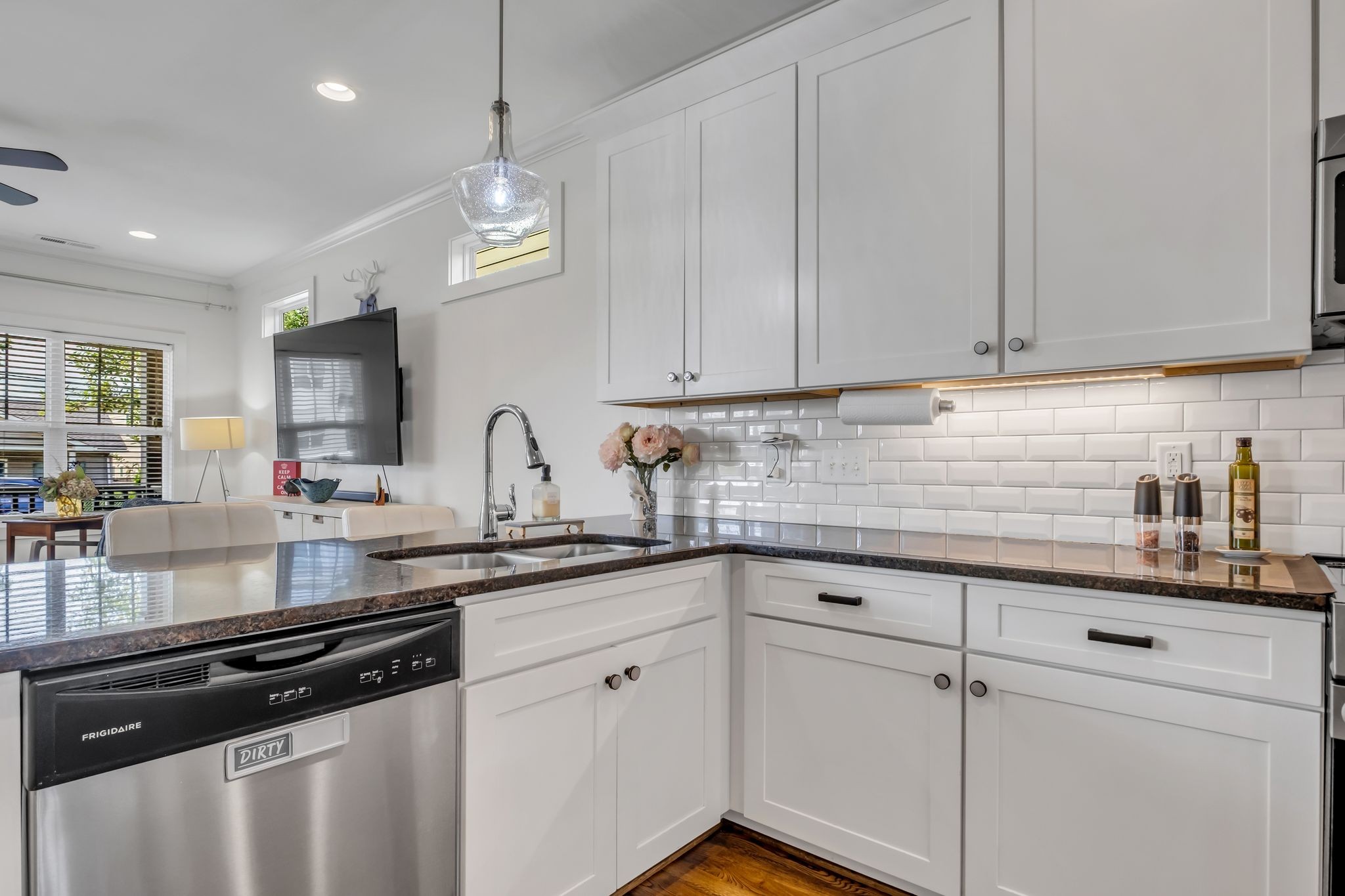 6008A California Avenue