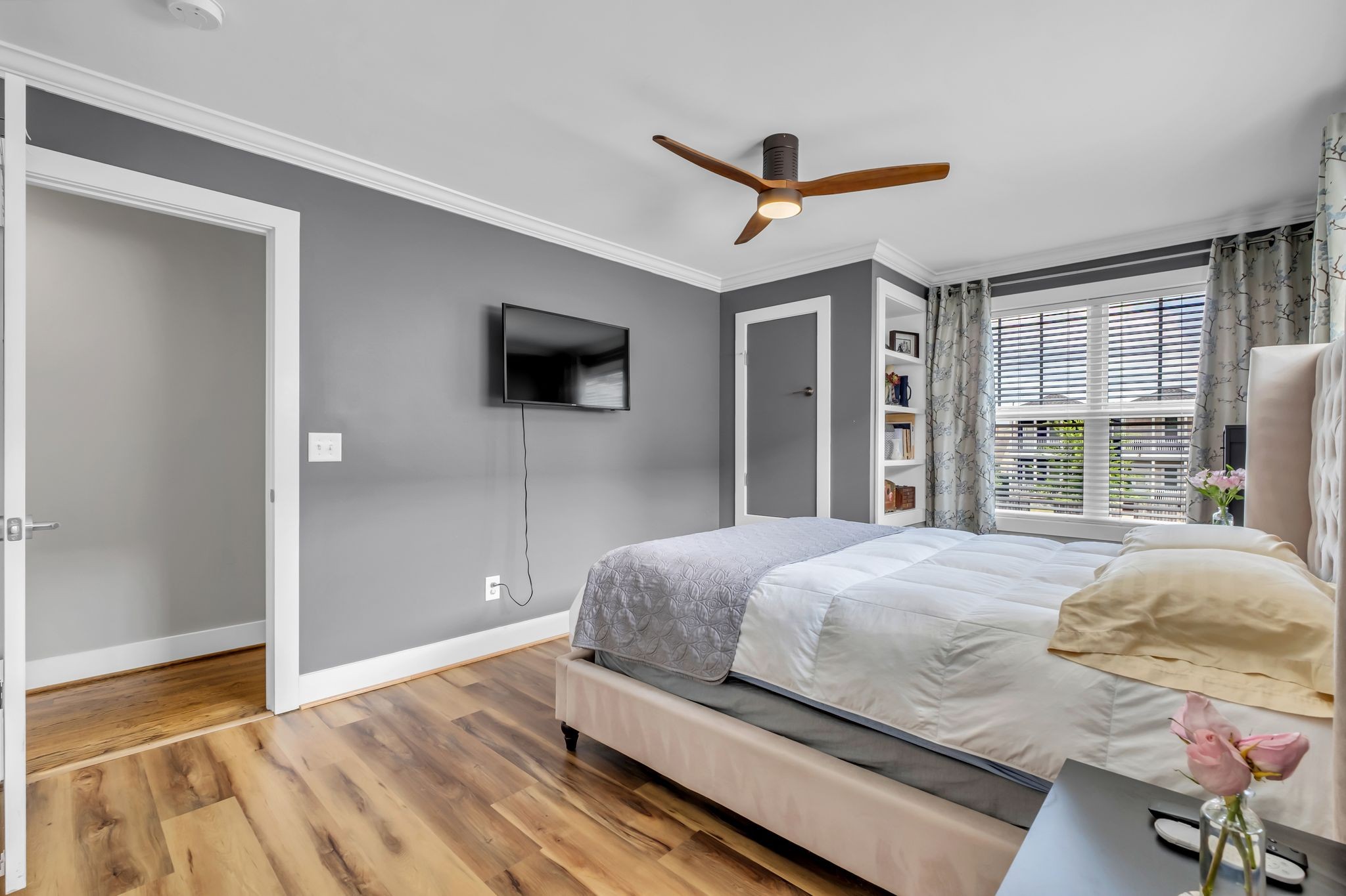 6008A California Avenue