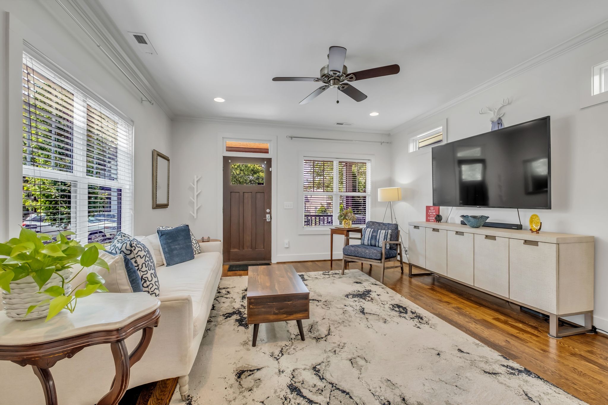 6008A California Avenue