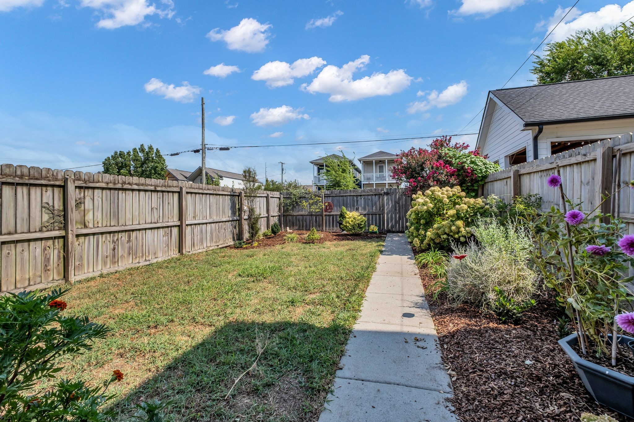 6008A California Avenue