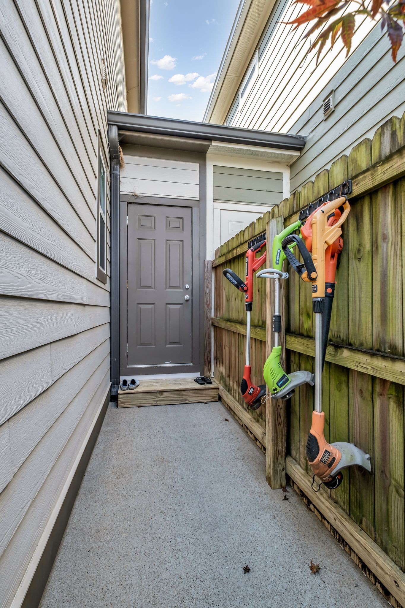 6008A California Avenue