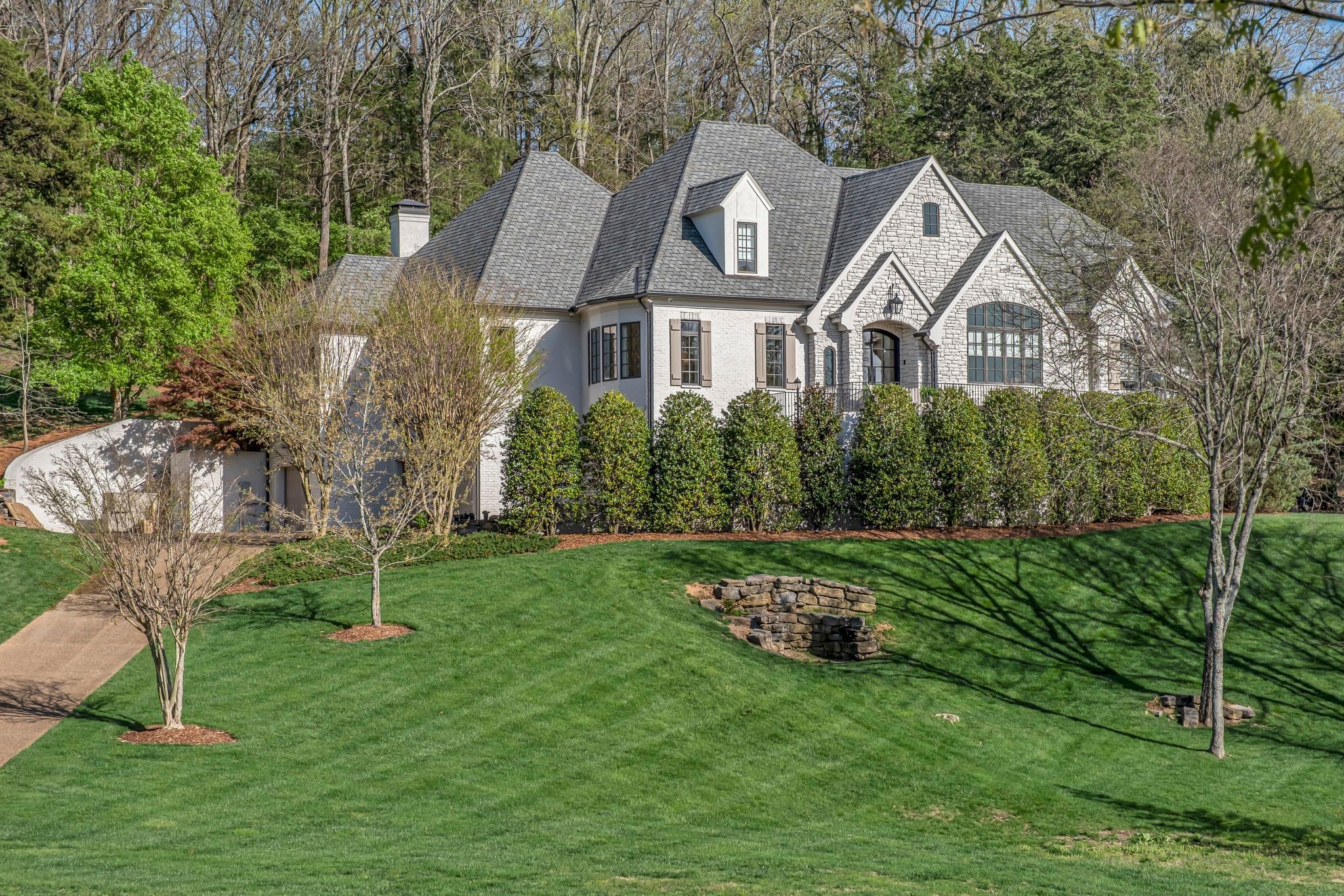 328 White Swans Xing