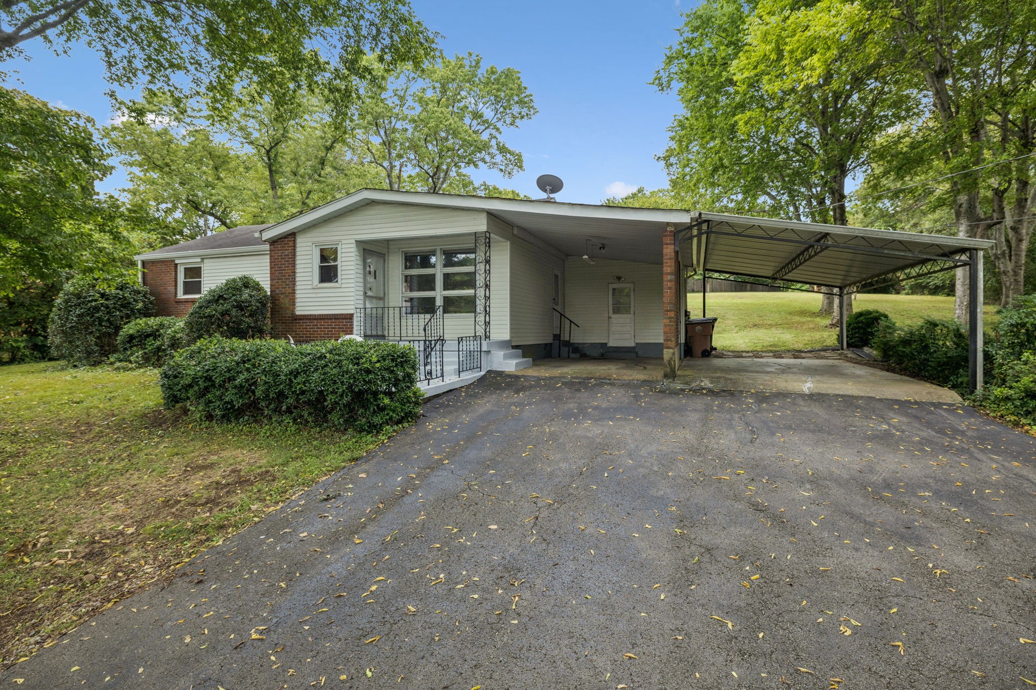 827 Hillwood Blvd