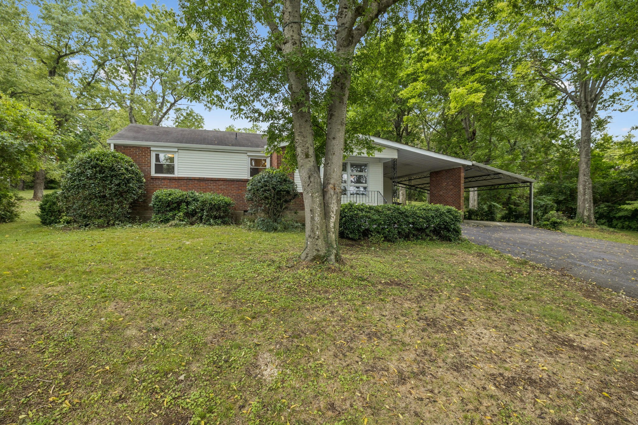 827 Hillwood Blvd
