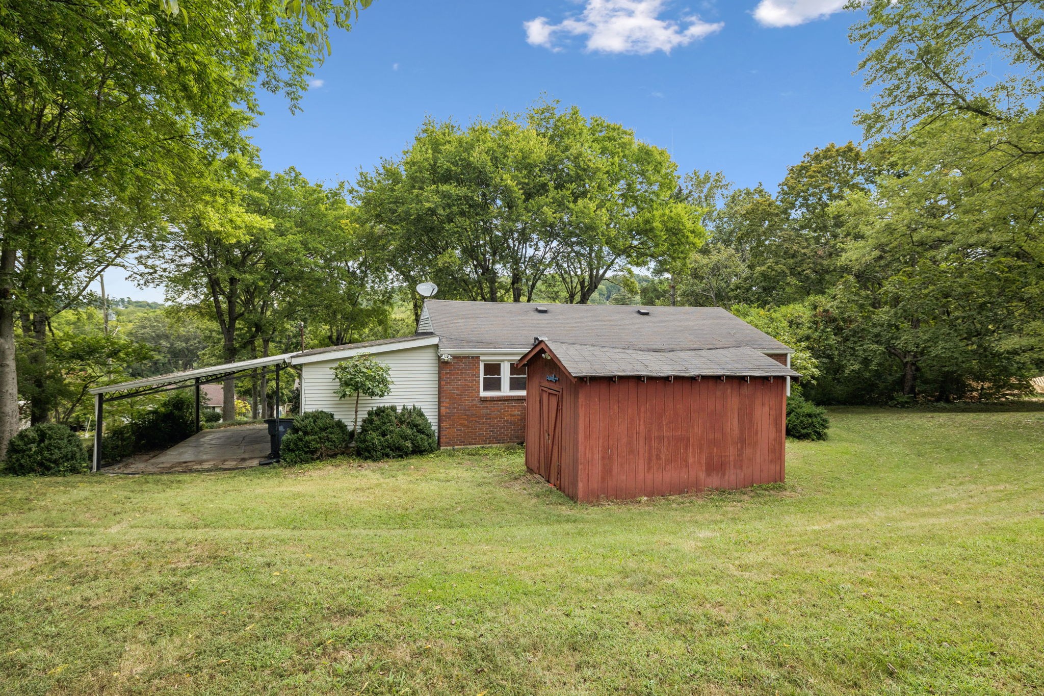 827 Hillwood Blvd