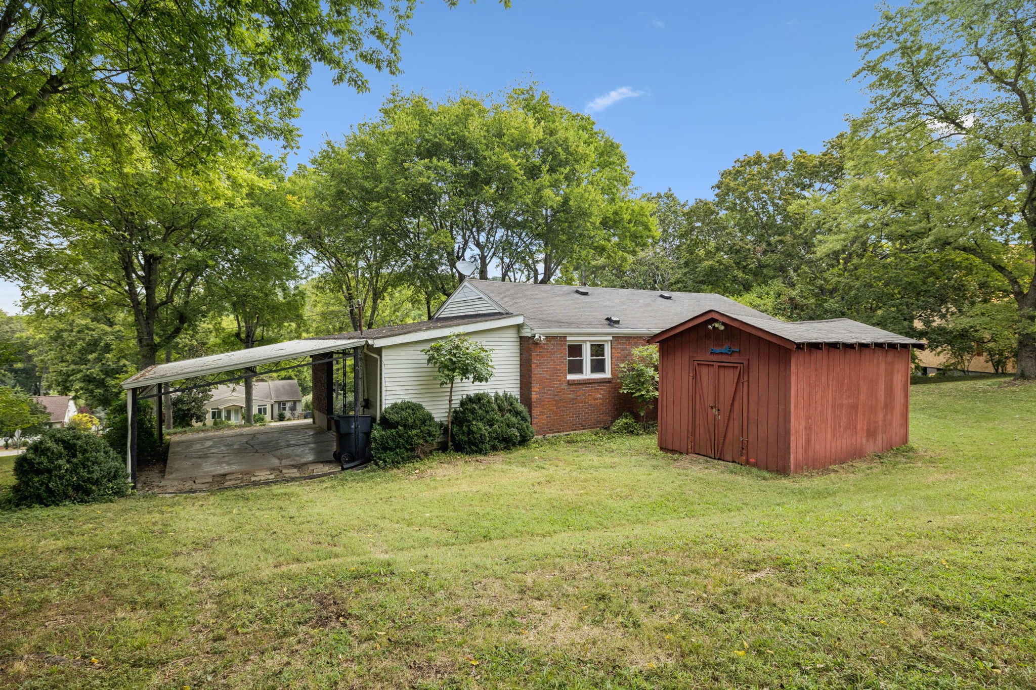 827 Hillwood Blvd