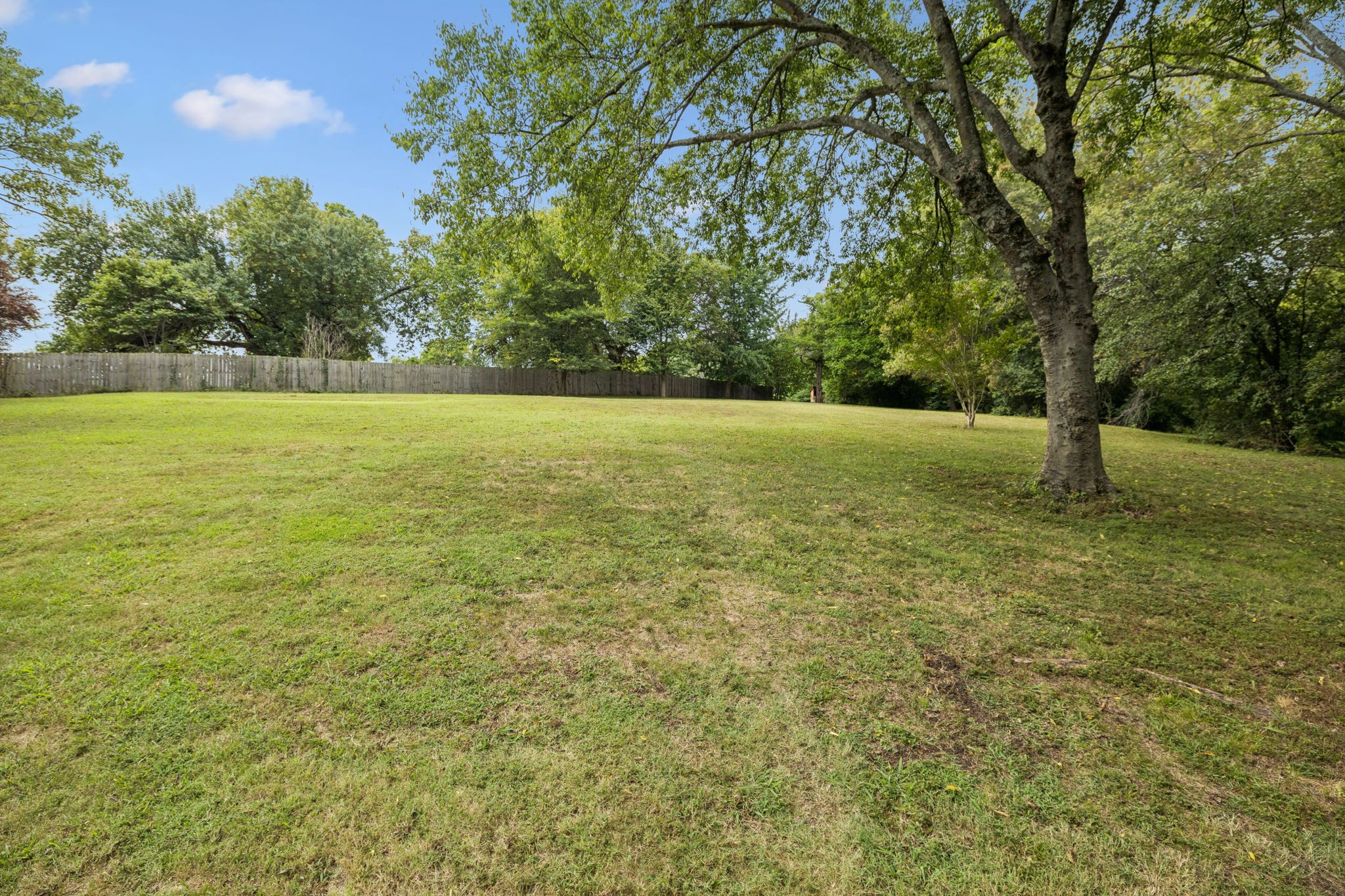 827 Hillwood Blvd