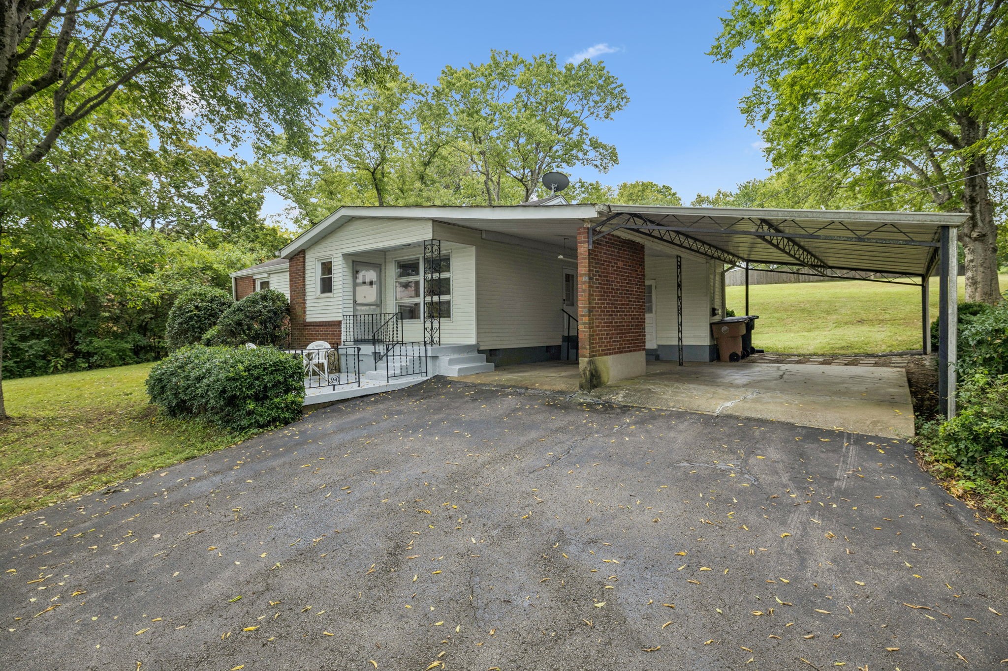 827 Hillwood Blvd