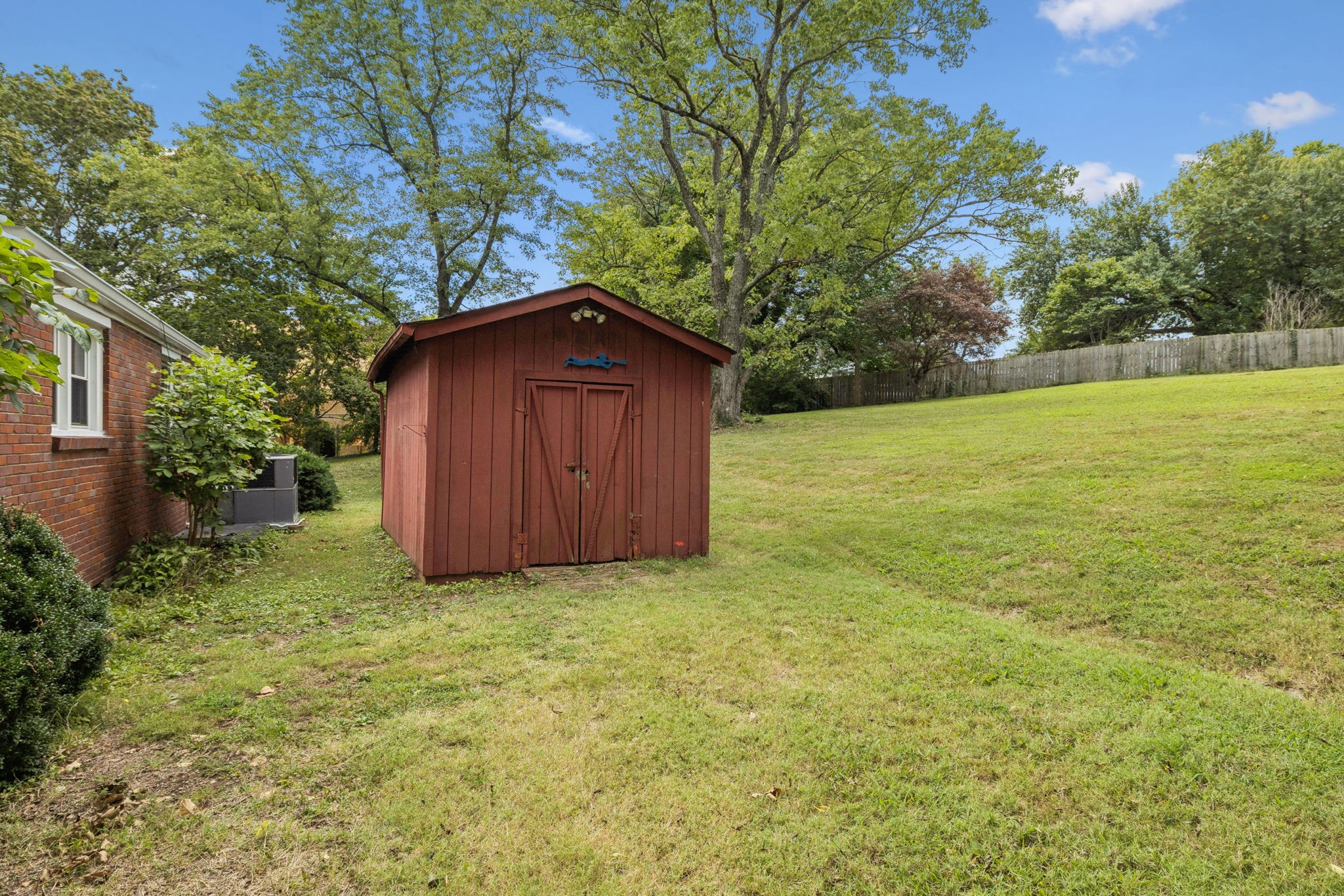 827 Hillwood Blvd