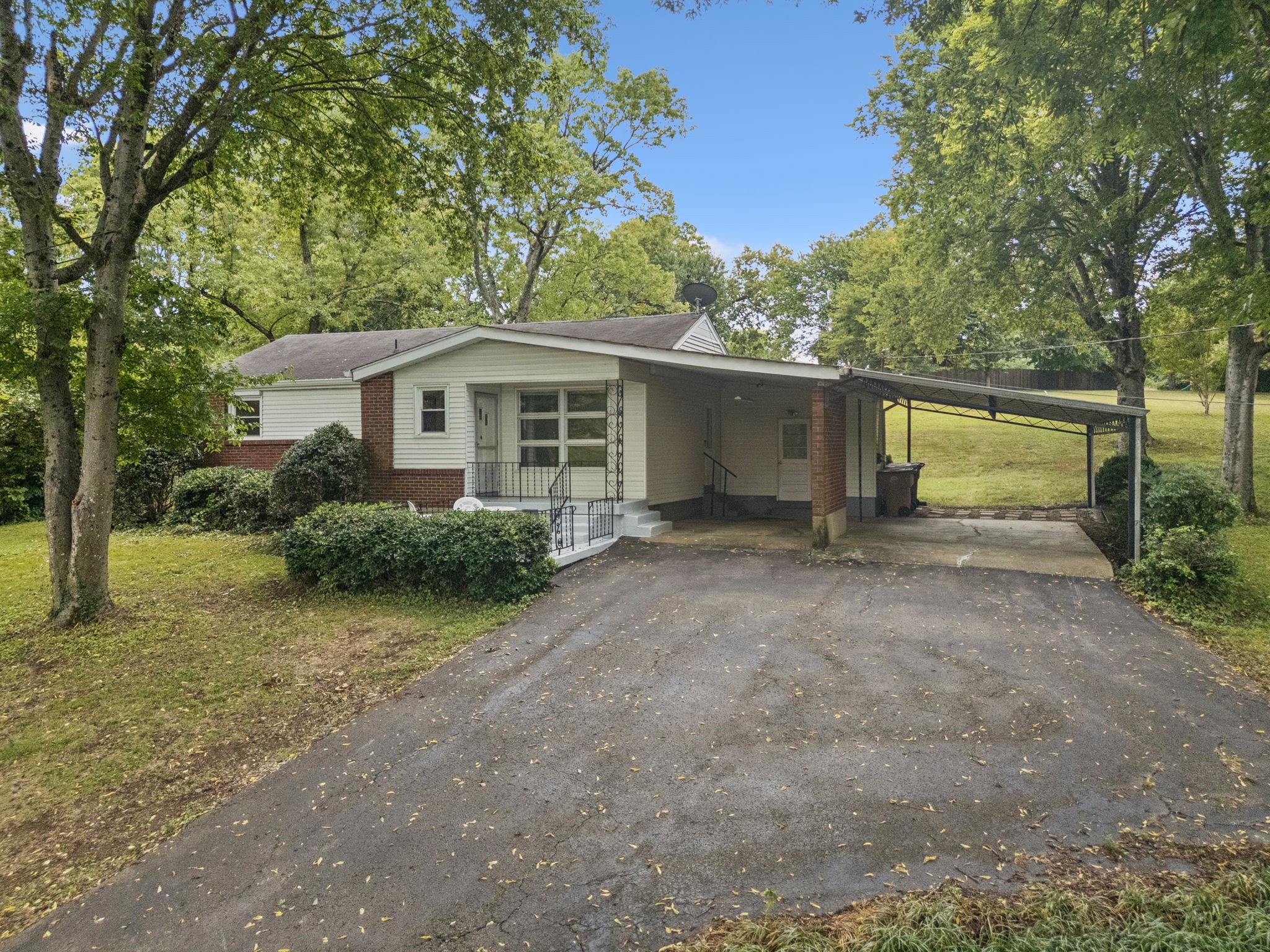 827 Hillwood Blvd