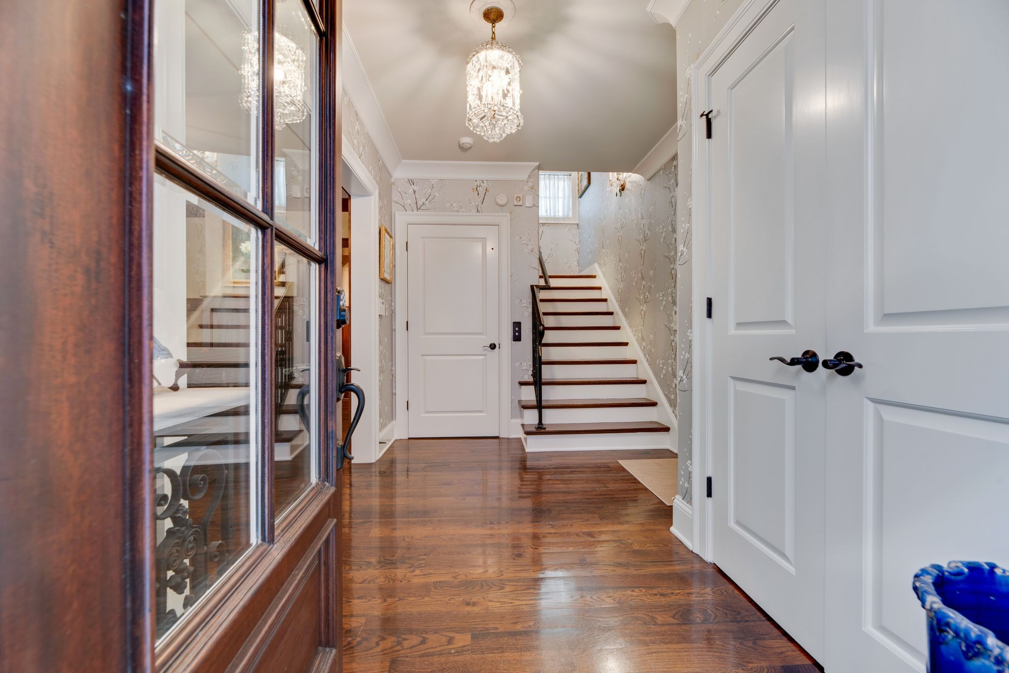 112 W End Close