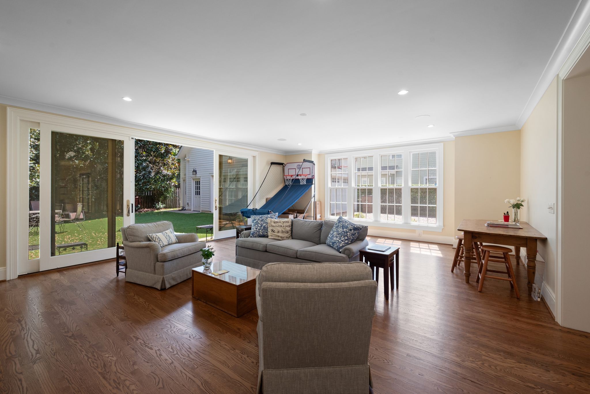 121 Blackburn Ave