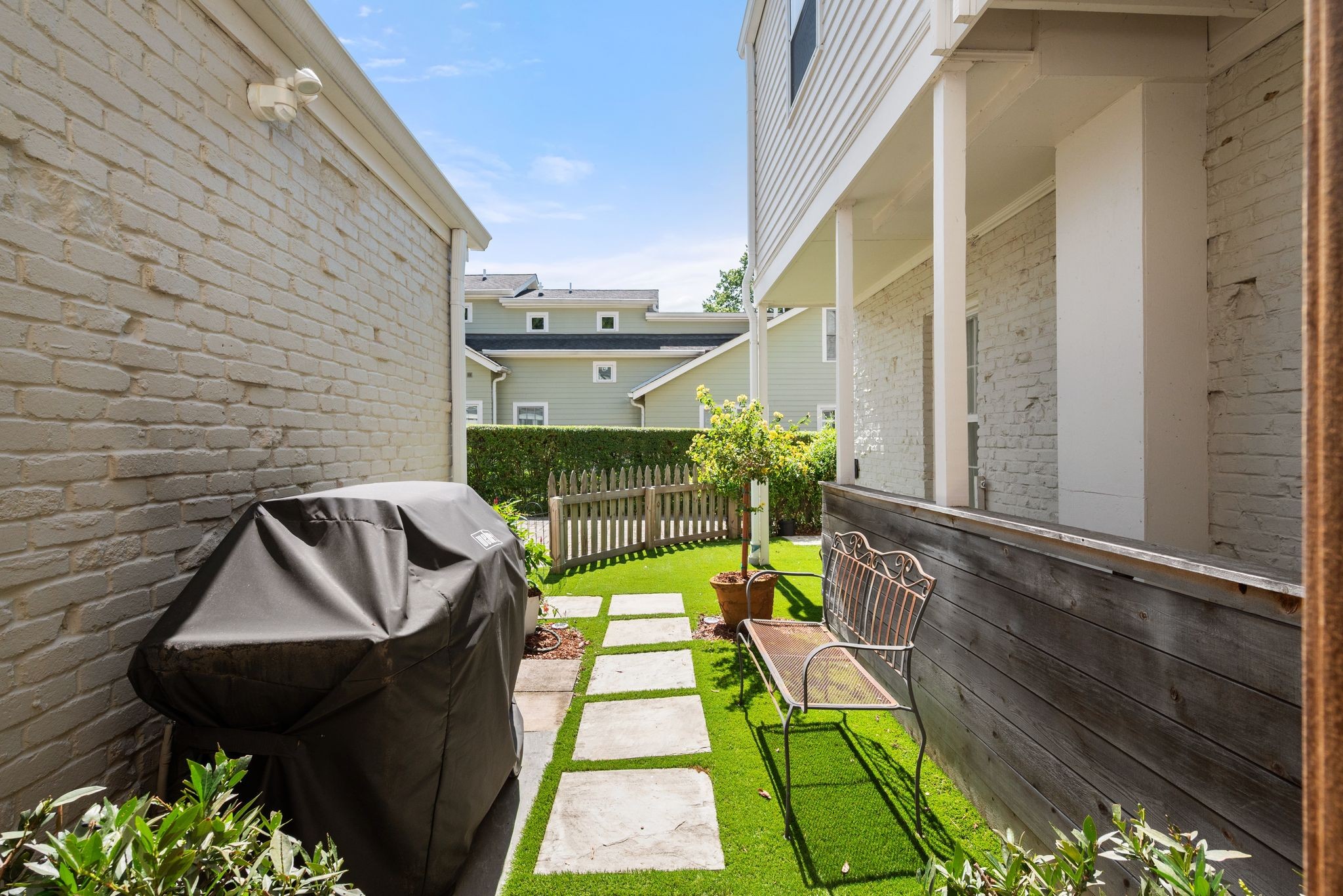 121 Blackburn Ave