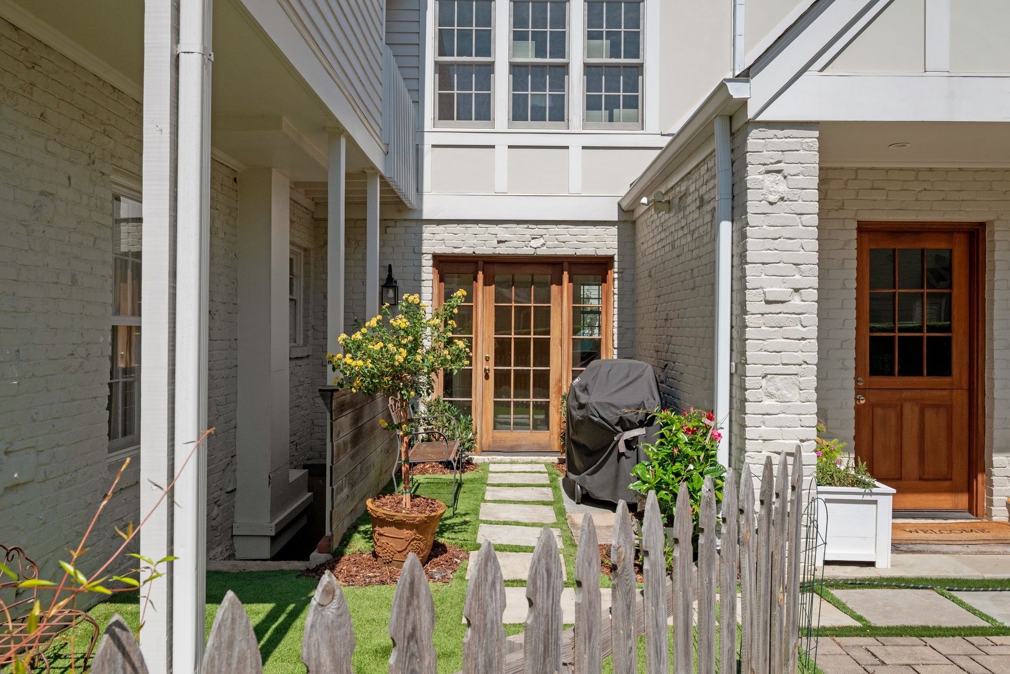 121 Blackburn Ave